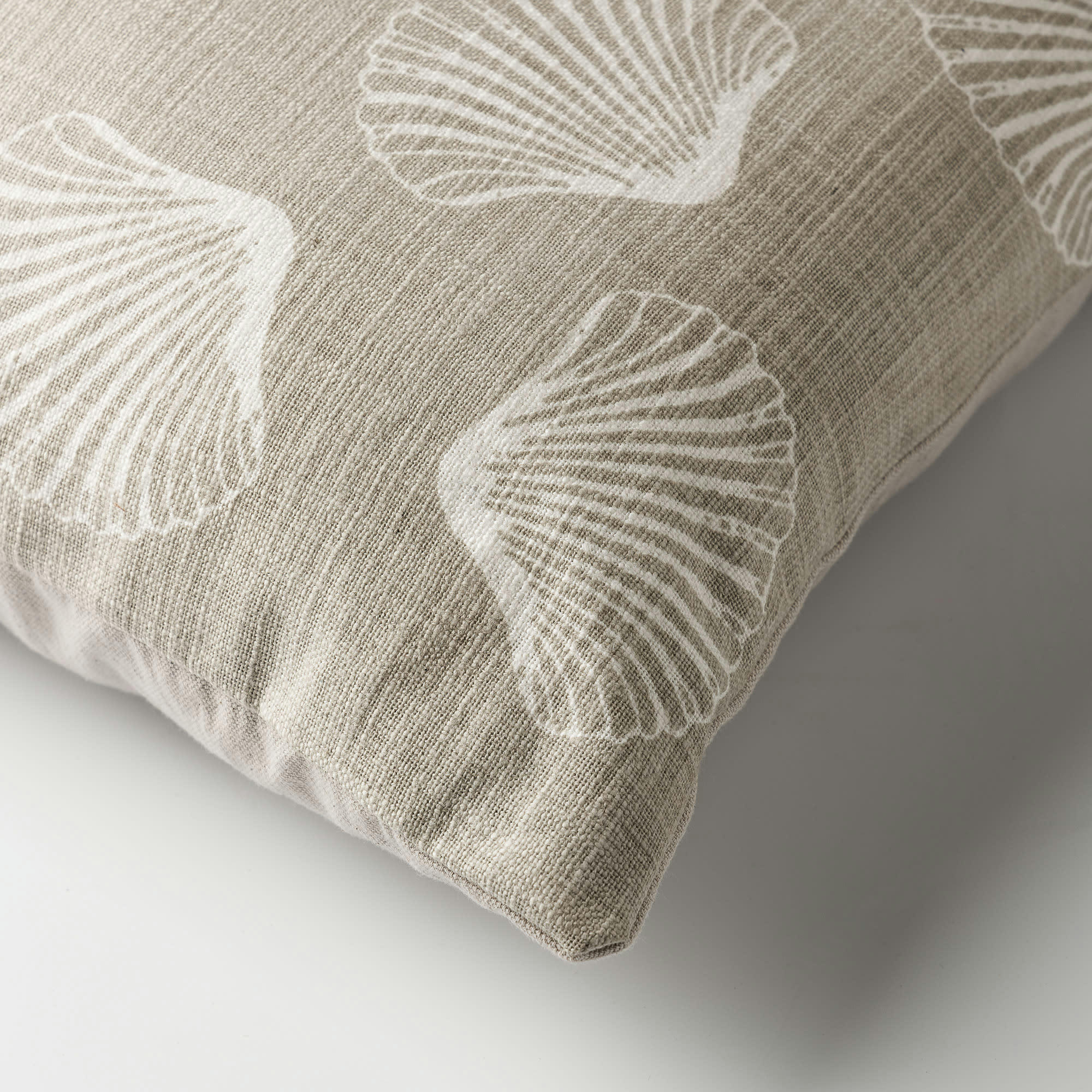 PEARL - Coussin - beige en coton 45x45 cm avec motif