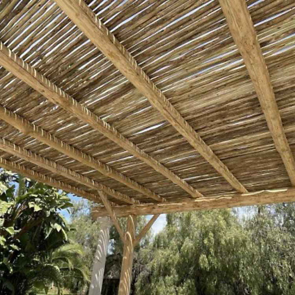 Lot de 40 poteaux en eucalyptus traité diamètre 2-5 cm x 2,40 m