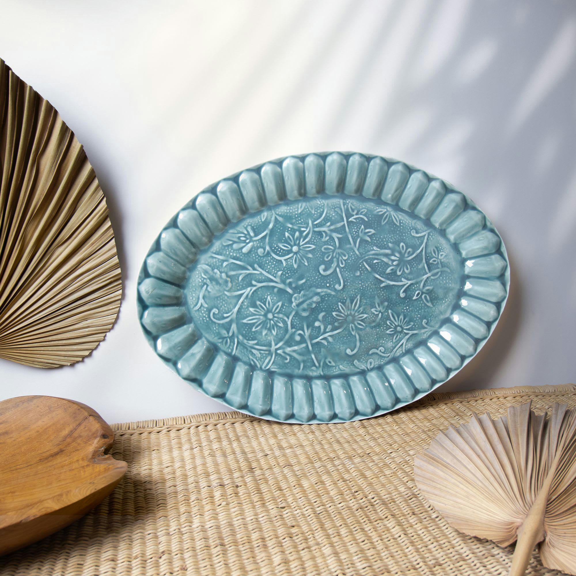 DELHI - Plateau ovale en métal émaillé gris bleuté