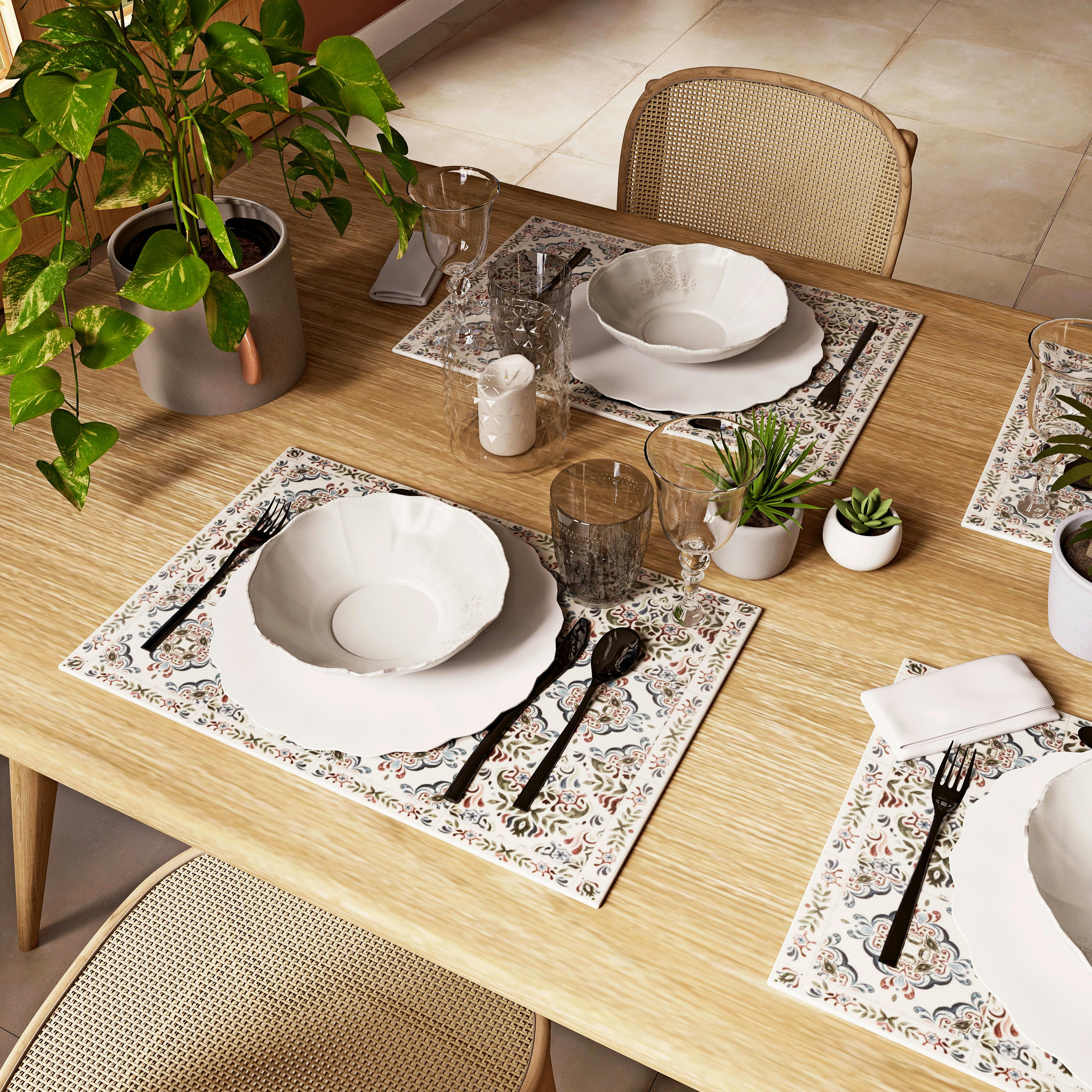 SINTRA - Set de table en vinyle blanc et multicolore motifs carreaux de ciment végétal 30x45