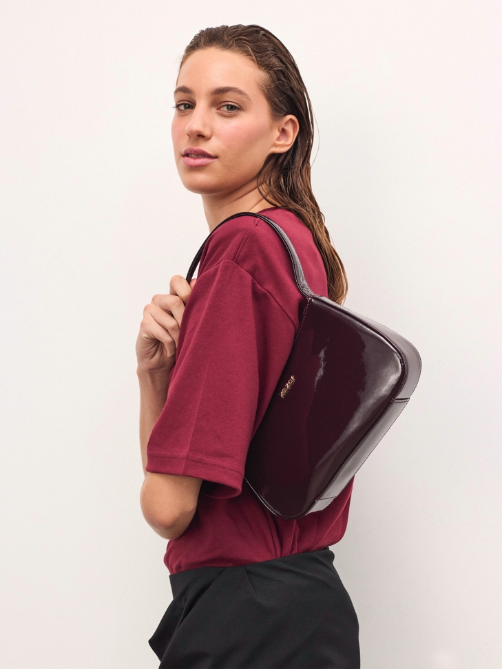 Small patent bag in maroon color