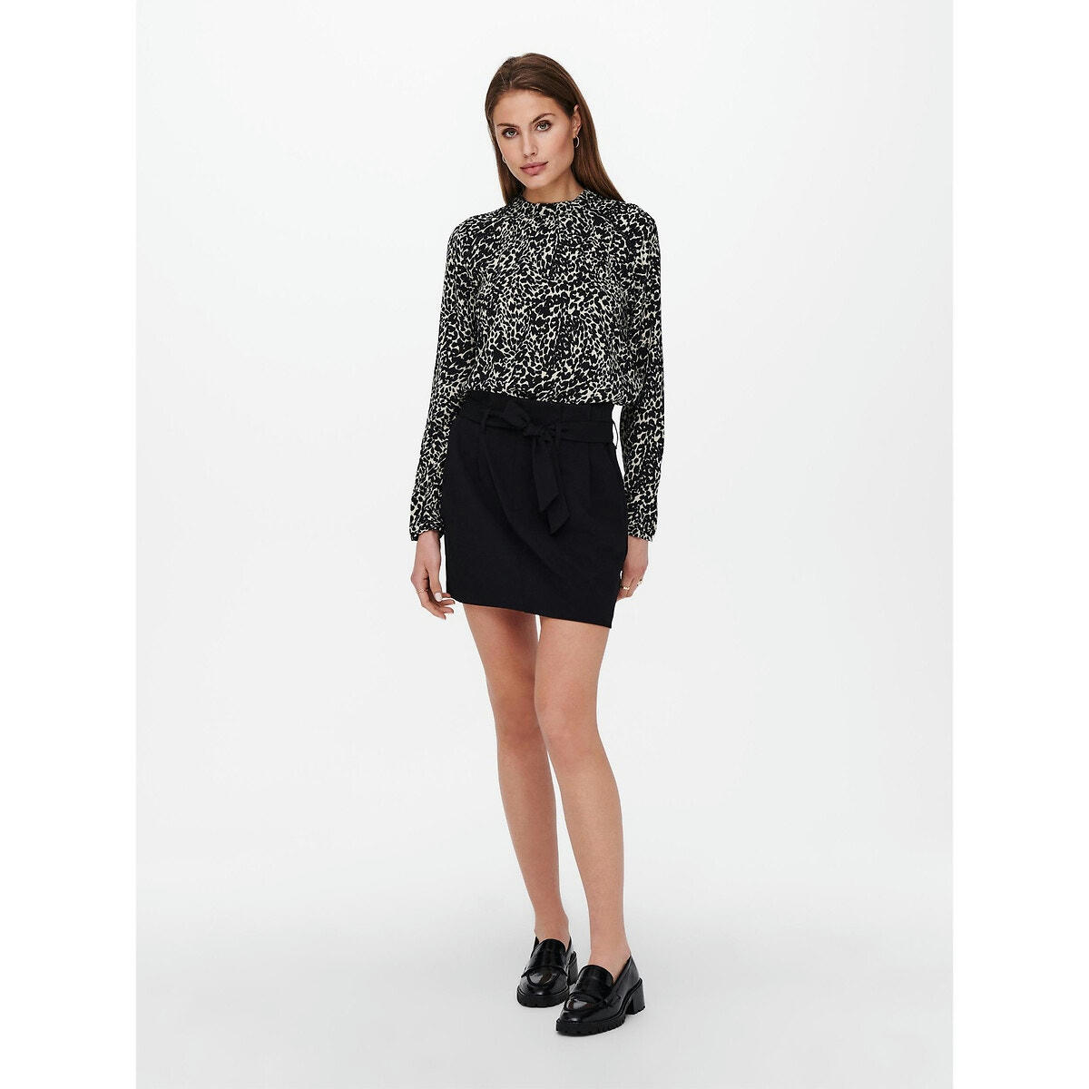 Blouse imprimée léopard, col montant