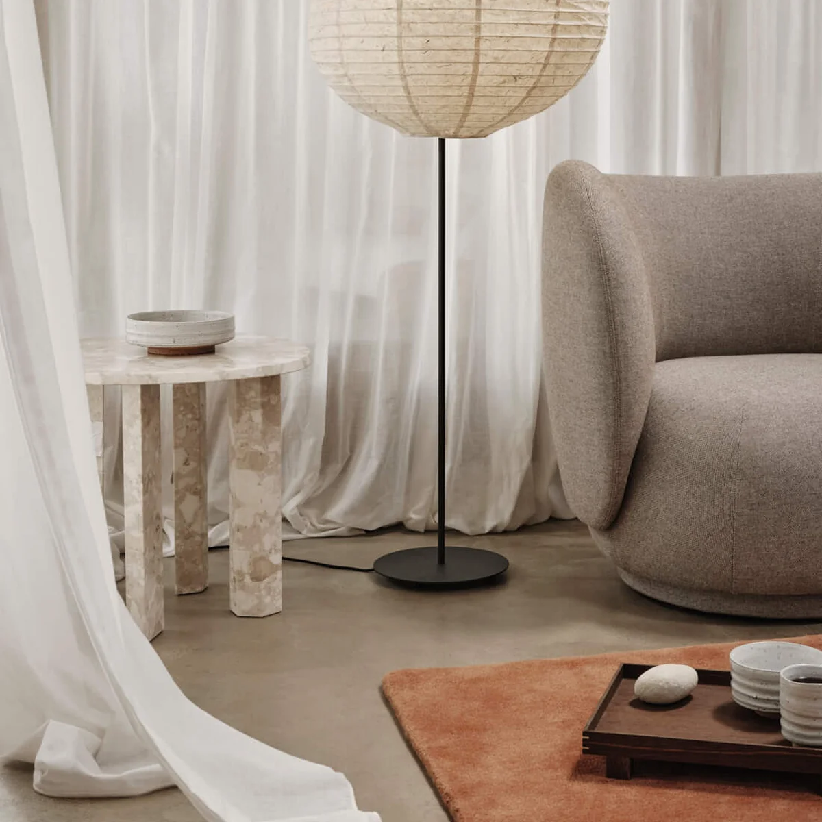 Ferm Living - Taula Beistelltisch, H 45 x Ø 54,4 cm, Marmor, sand