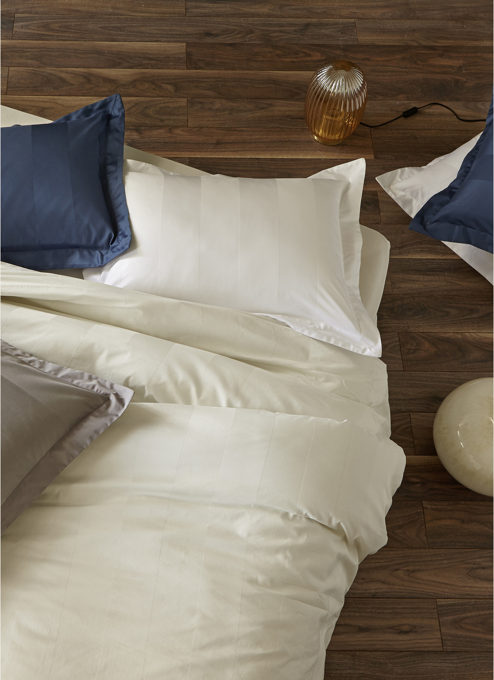 TAIE DE TRAVERSIN EN SATIN DE COTON JACQUARD RAYÉ IVOIRE