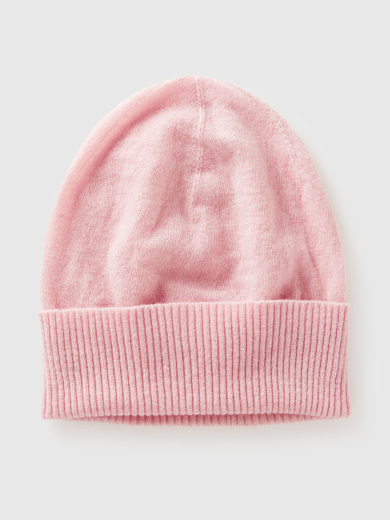 Powder pink hat in pure Merino wool