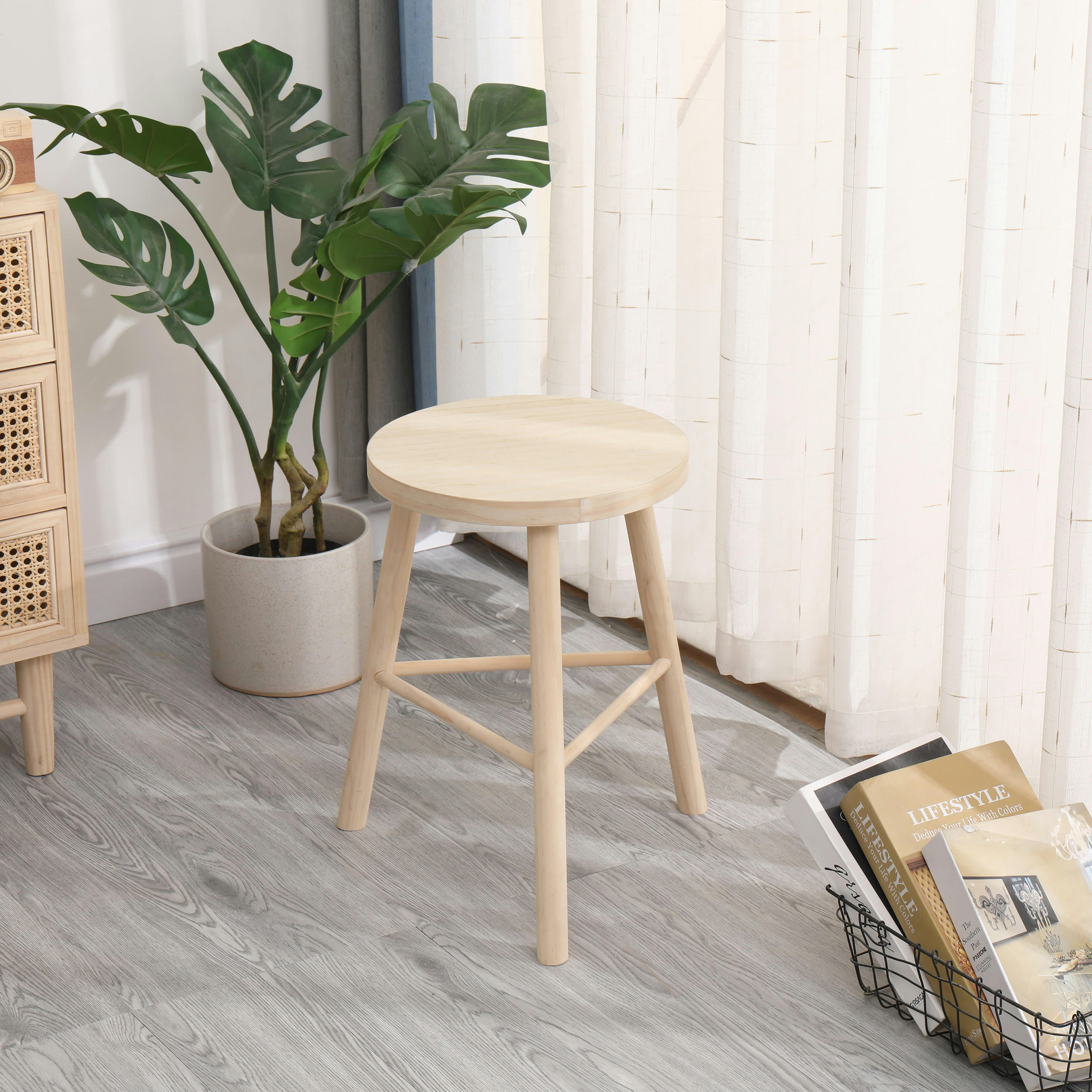 - Tabouret en pin massif