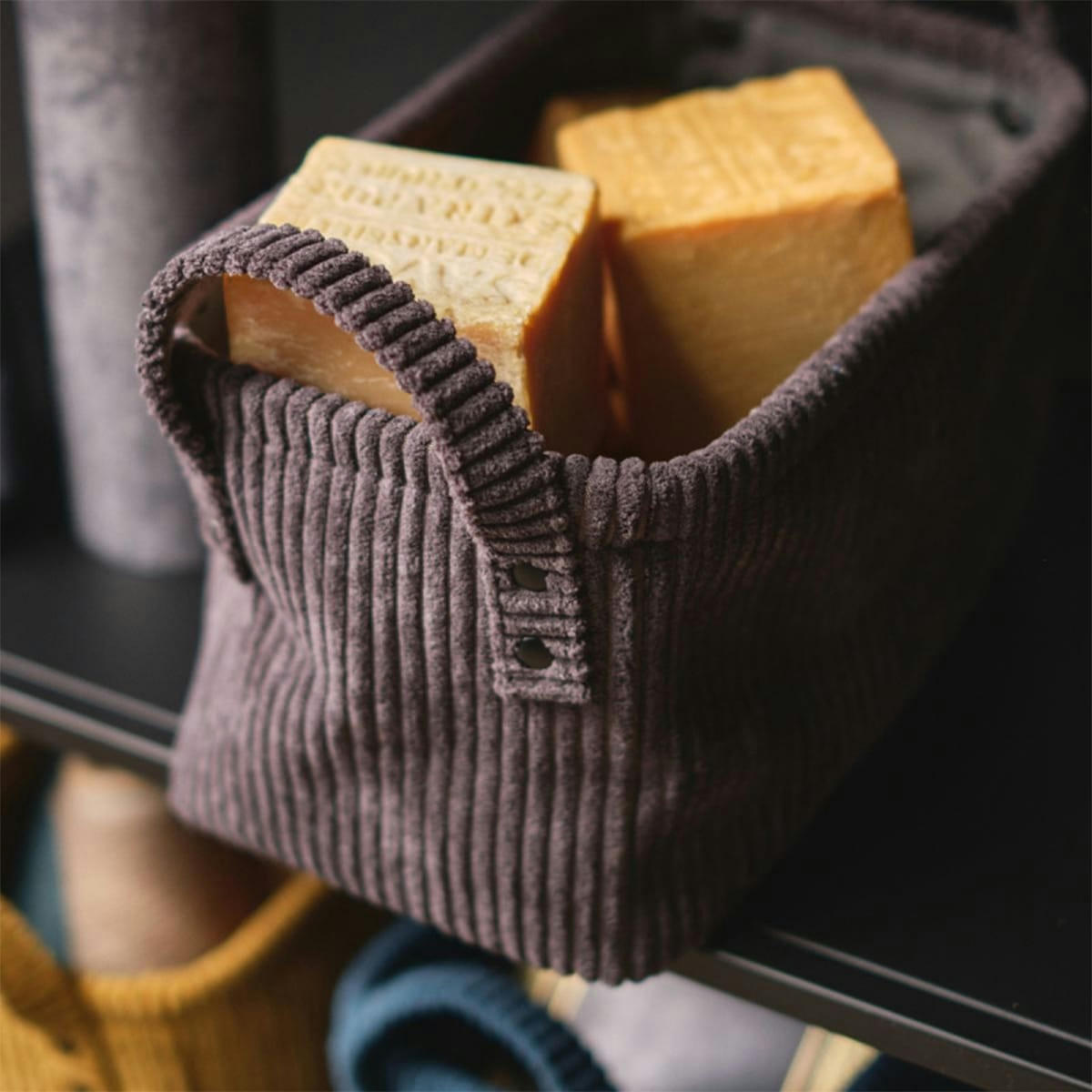 COZY - Corbeille rectangulaire cosy en velours côtelé fusain