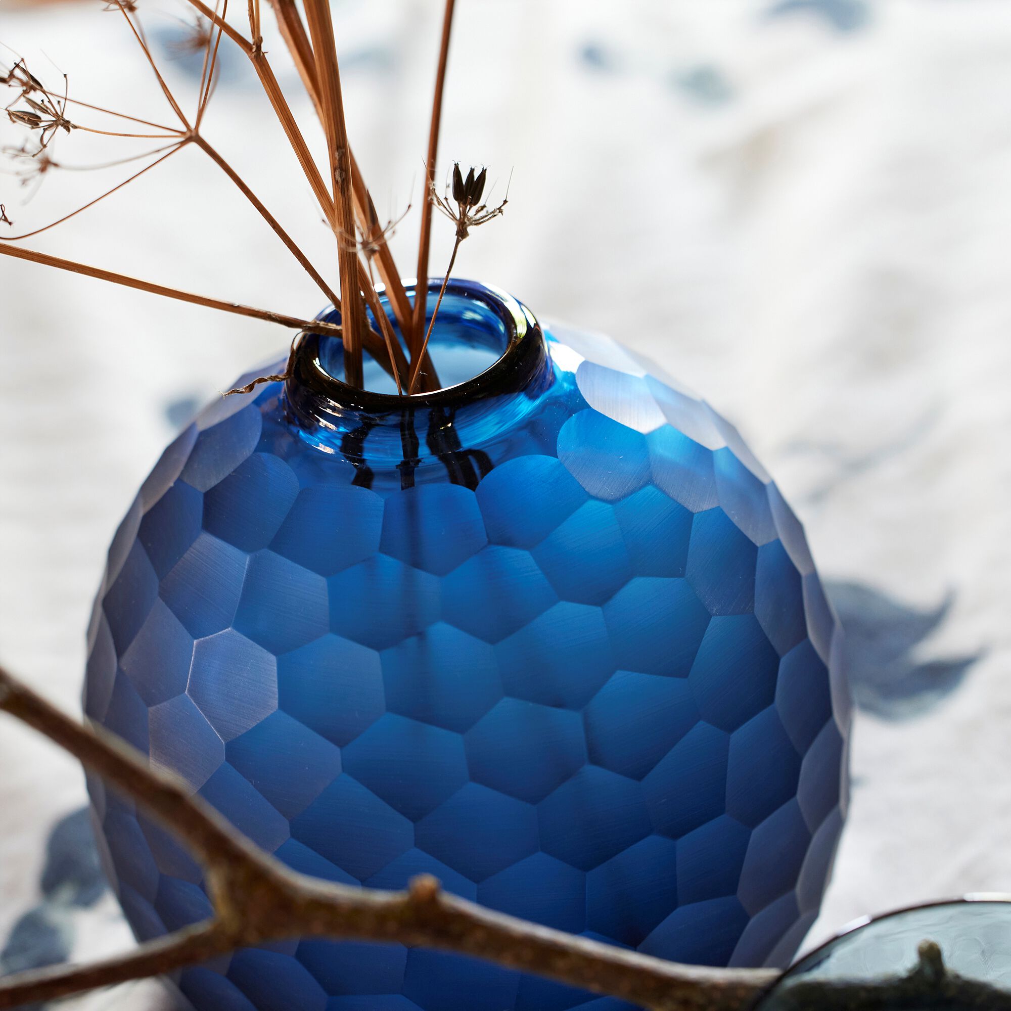 CHALON - Vase boule en verre sodocalcique H15,5cm - bleu