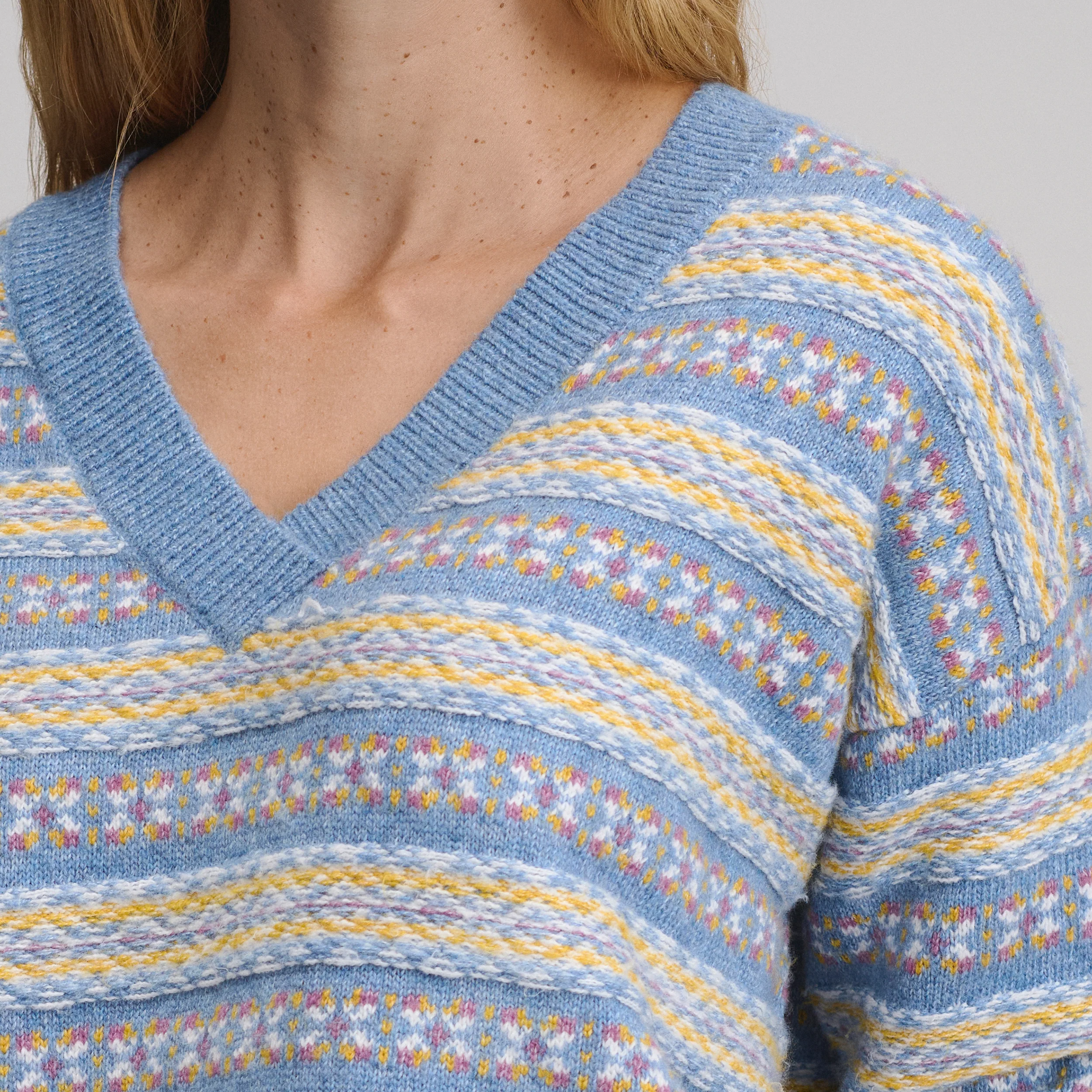 Women's Signature V-Neck Sweater - Pattern