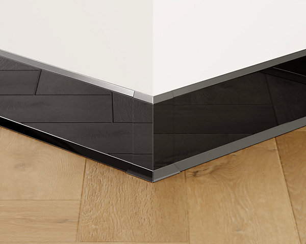 Coin extérieur pour plinthe Ilcom FL Noir poli - 30mm x 80 mm x 0,65 ep.