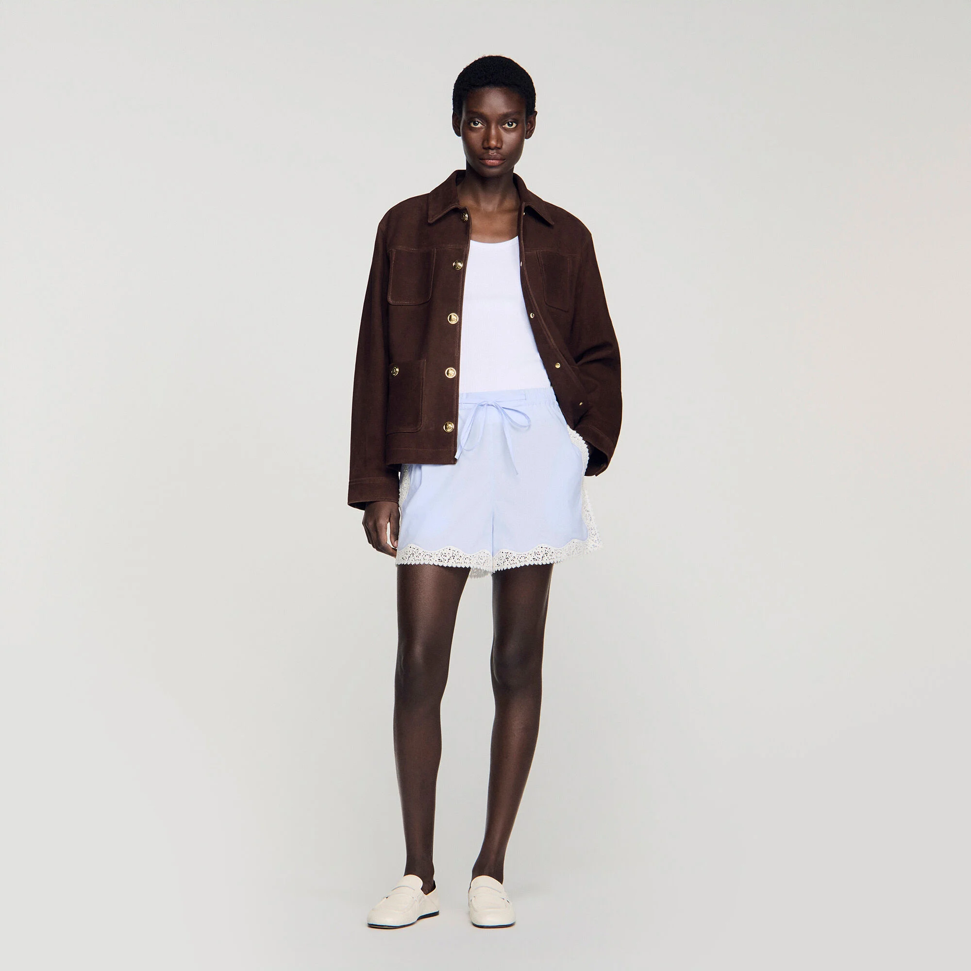 Short à détails dentelle