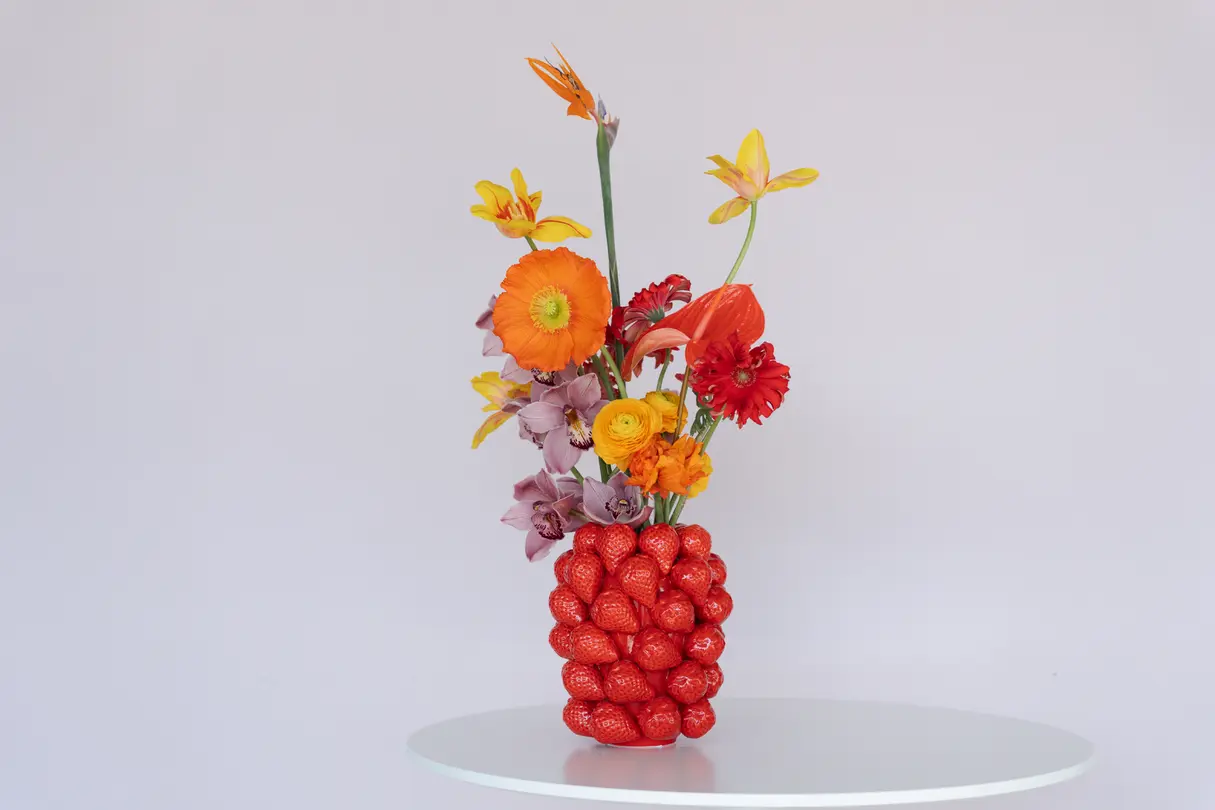 Vase Strawberries