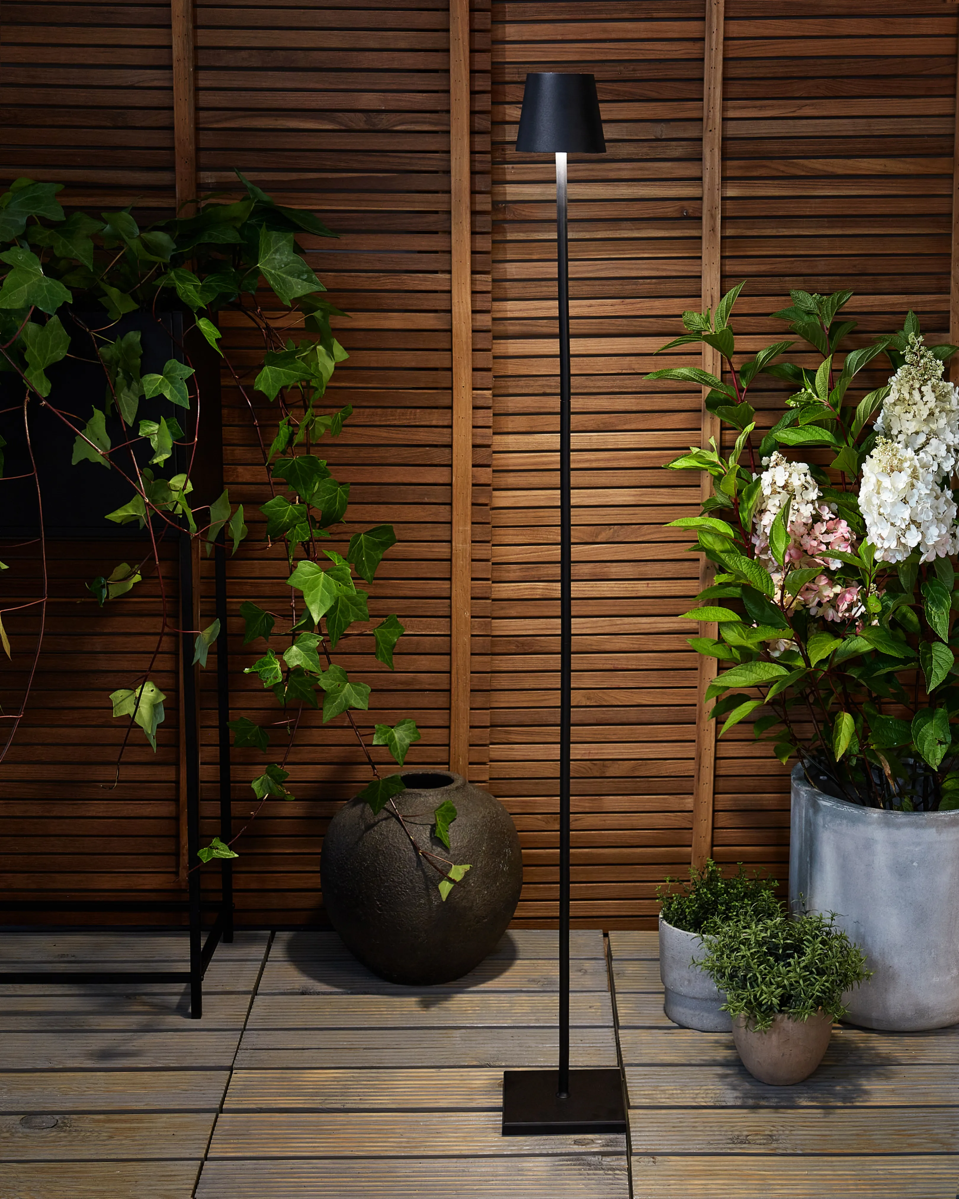 Wireless LED Floor Lamp GAVARRESA with Dimmer Metal Black