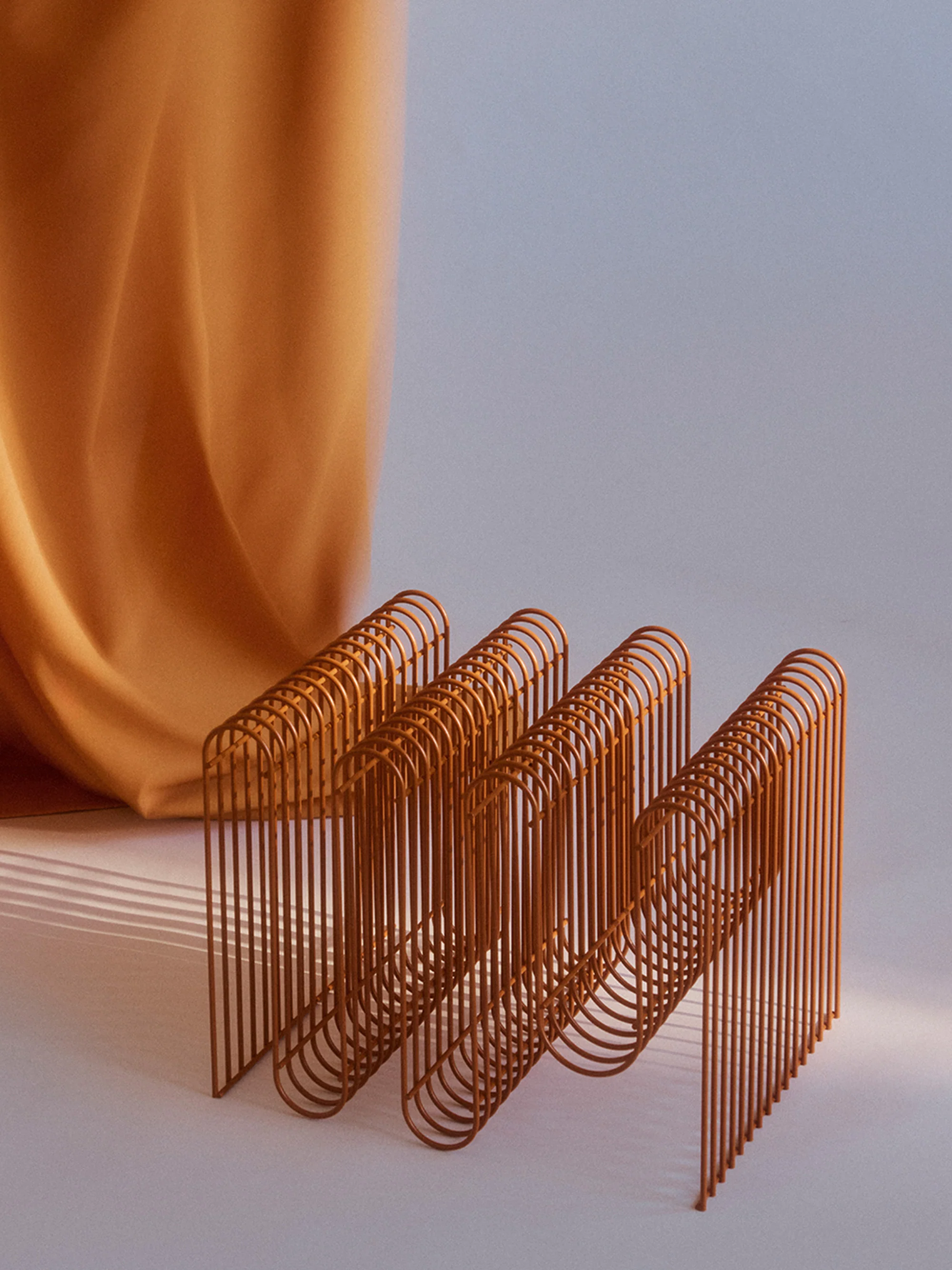 Zeitschriftenhalter Curva aus Metall
