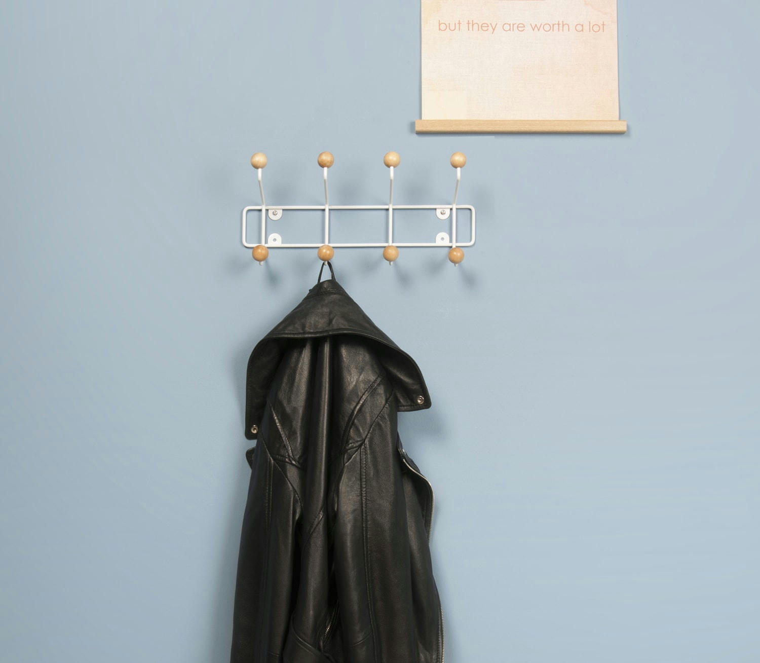 - Patère 8 crochets en bois saturnus blanc et bois clair