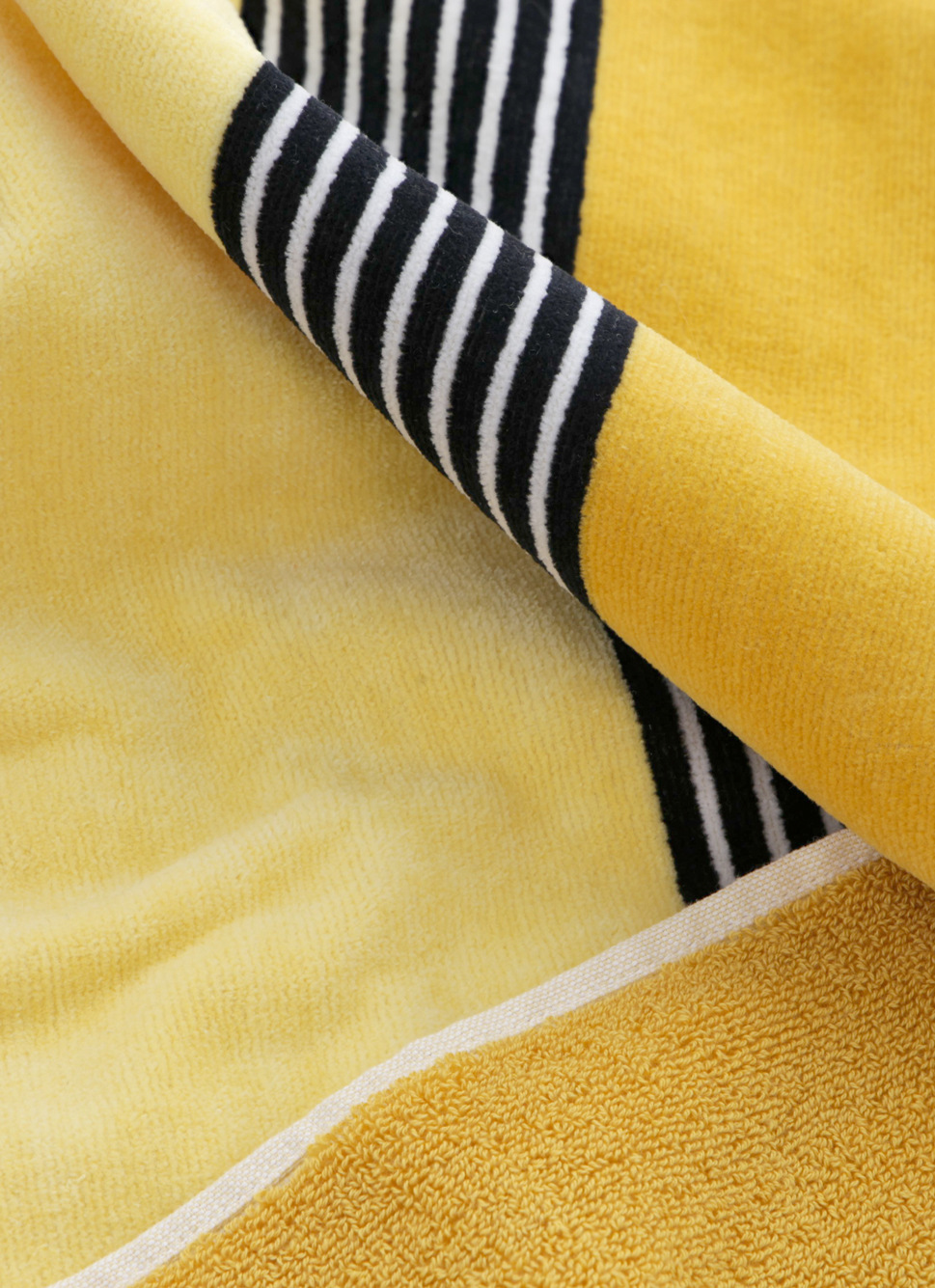 SERVIETTE INVITÉ BICOLORE EN VELOURS RAYÉ JAUNE
