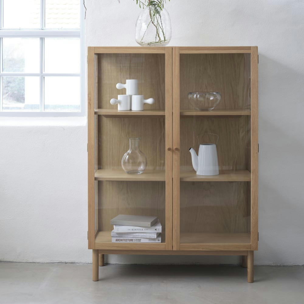 CAHIR - Vitrine 2 portes en verre trempé et bois H140cm bois clair