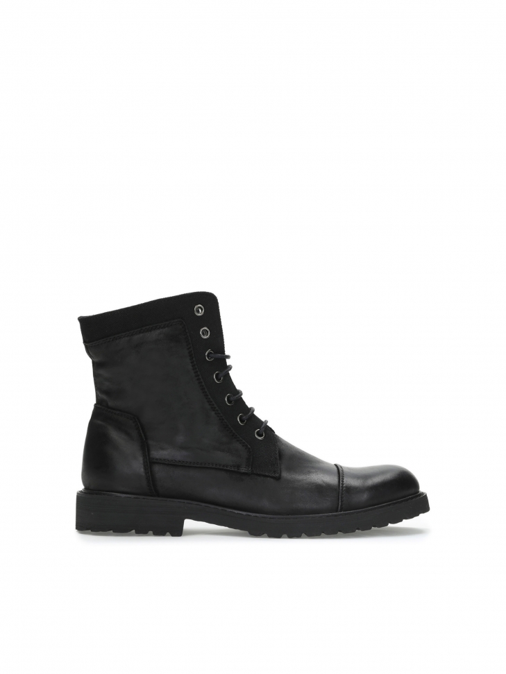 Men’s black boots
