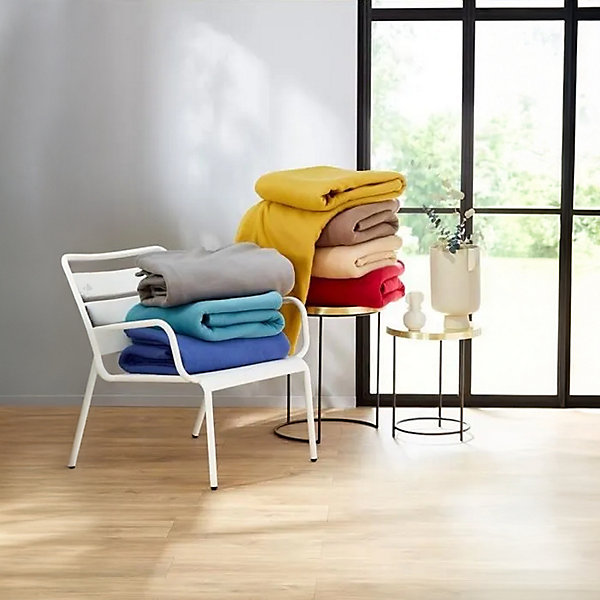 Couverture polaire 220x240 cm Isba Amande 100% Polyester 320g/m2 non-feu