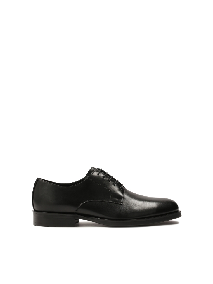 Elegant black derby shoes for suit