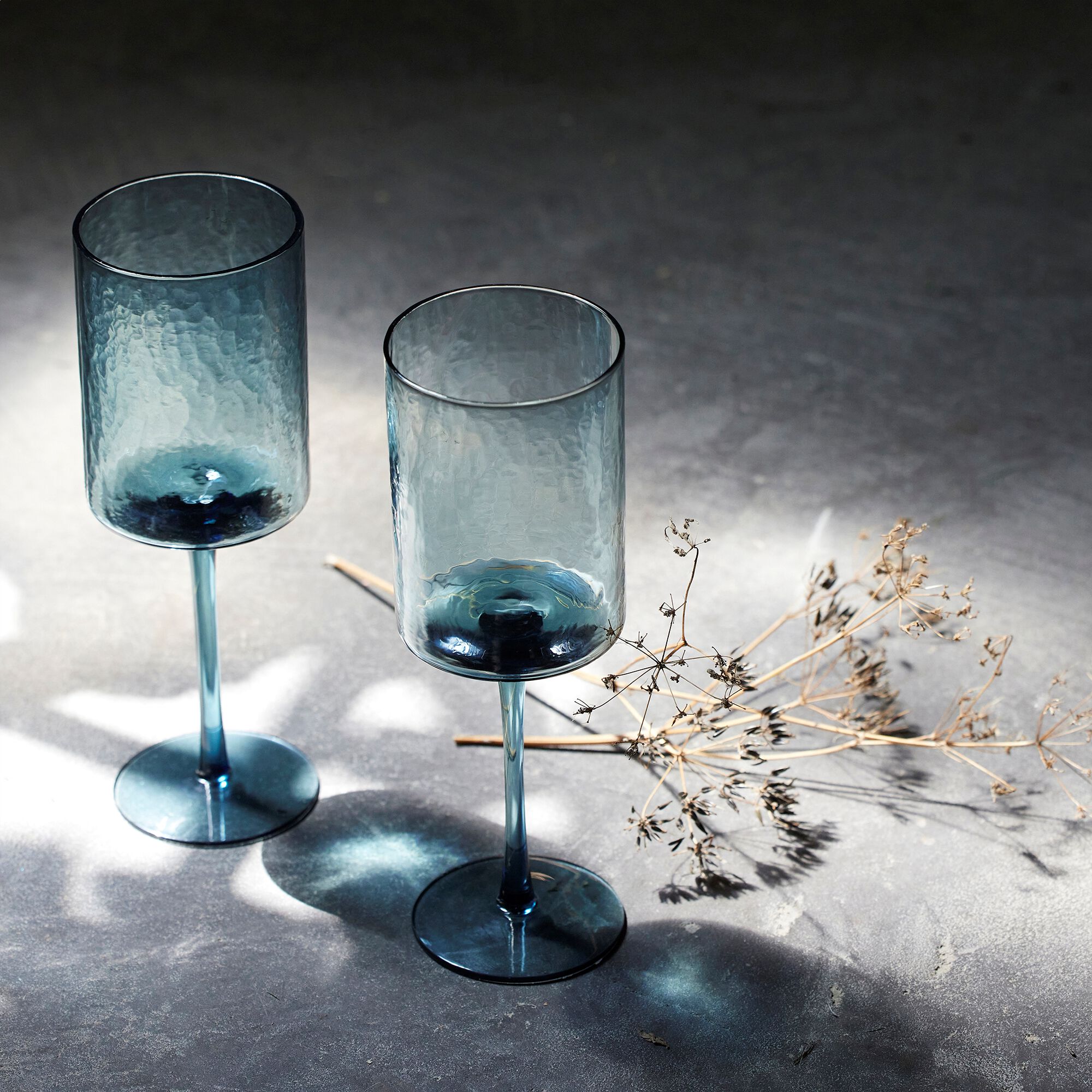 COMINO - Verre à pied en verre 37cl - bleu