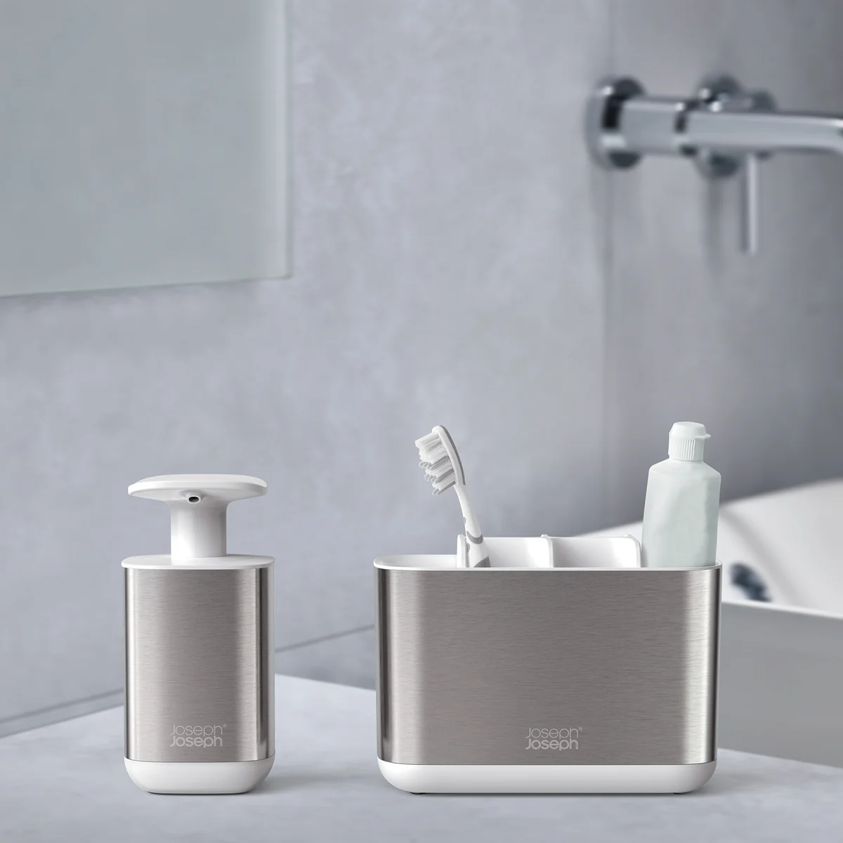 Joseph Joseph - Badezimmer Beauties Set, Seifenspender und großer Zahnbürstenbehälter, Edelstahl
