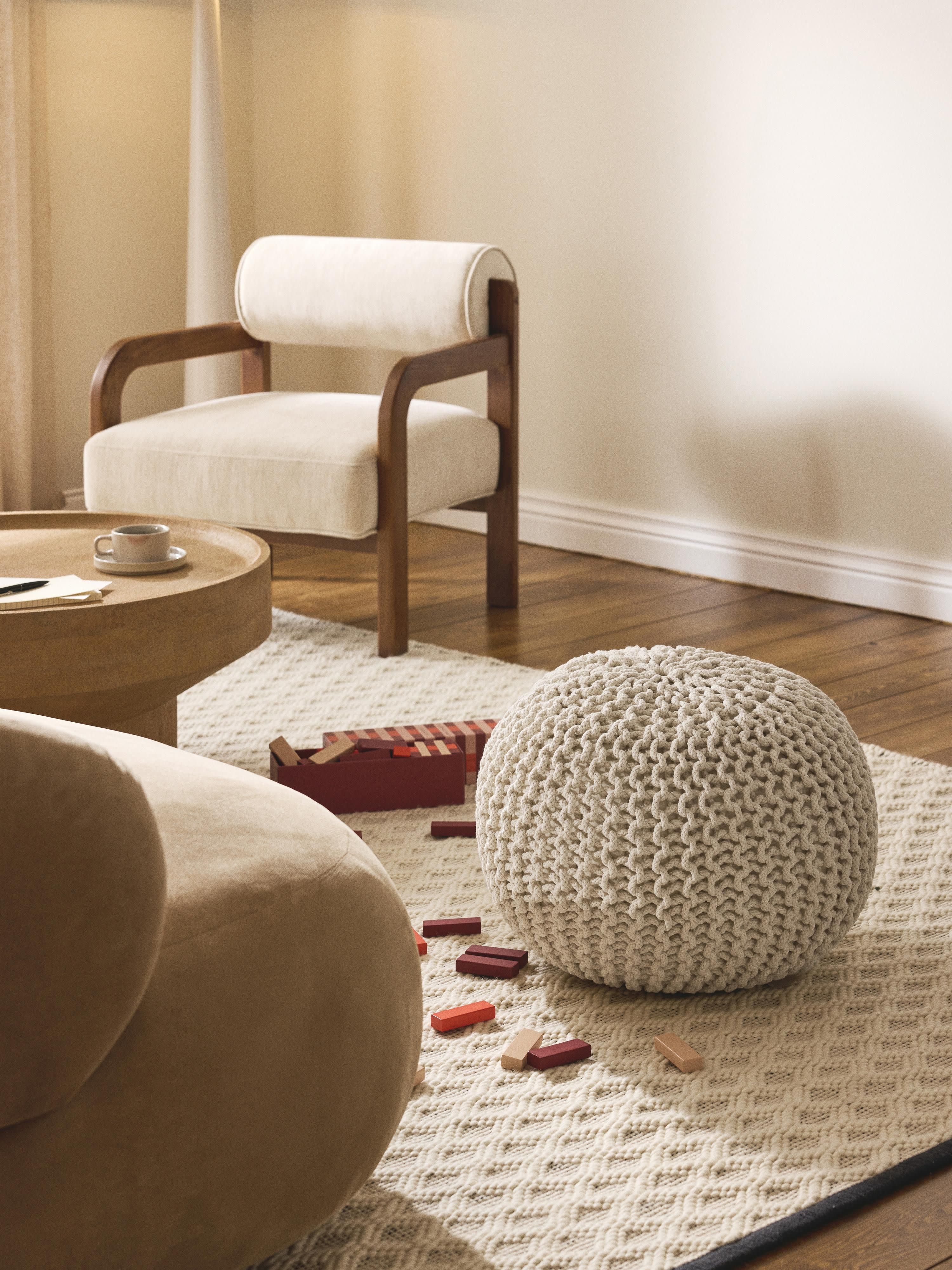 Handgefertigter Strickpouf Dori