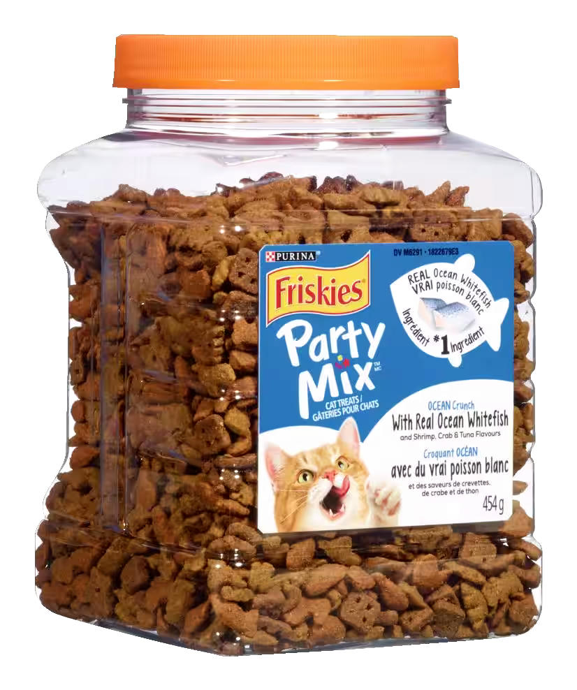 Friskies Party Mix™ Ocean Crunch with Real Ocean Whitefish Dry Cat Treats, 454-g
