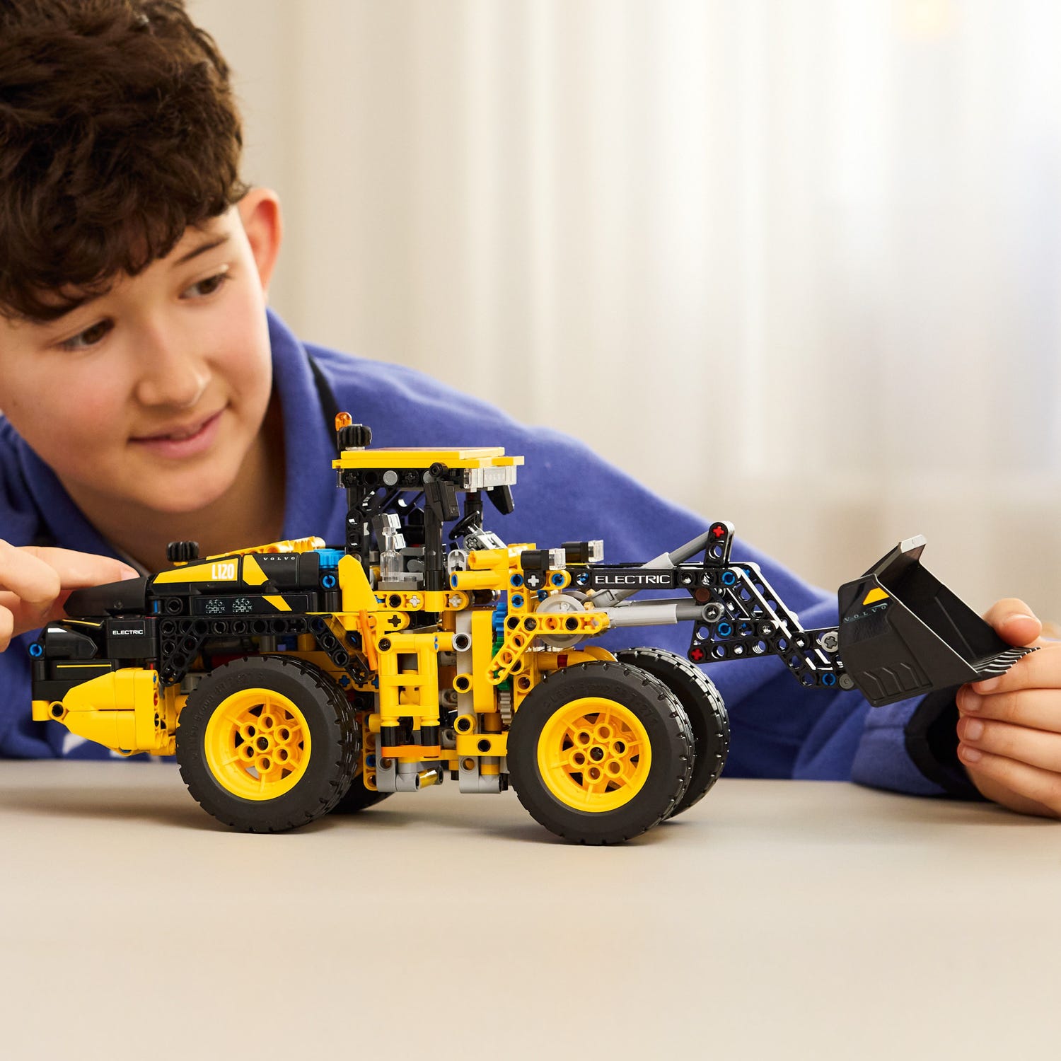 Pala gommata Volvo L120 Electric Lego Technic