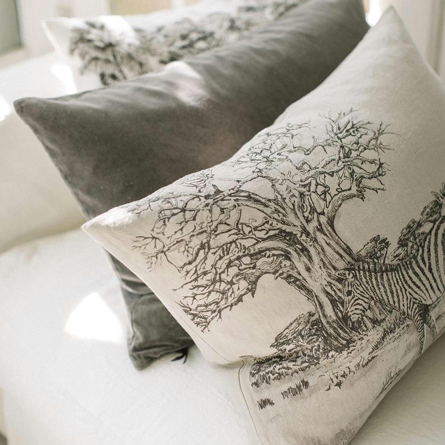 ORIENT EXPRESS - Coussin en lin pur lavé Toile de Jouy Zèbre Beige noir  50x70