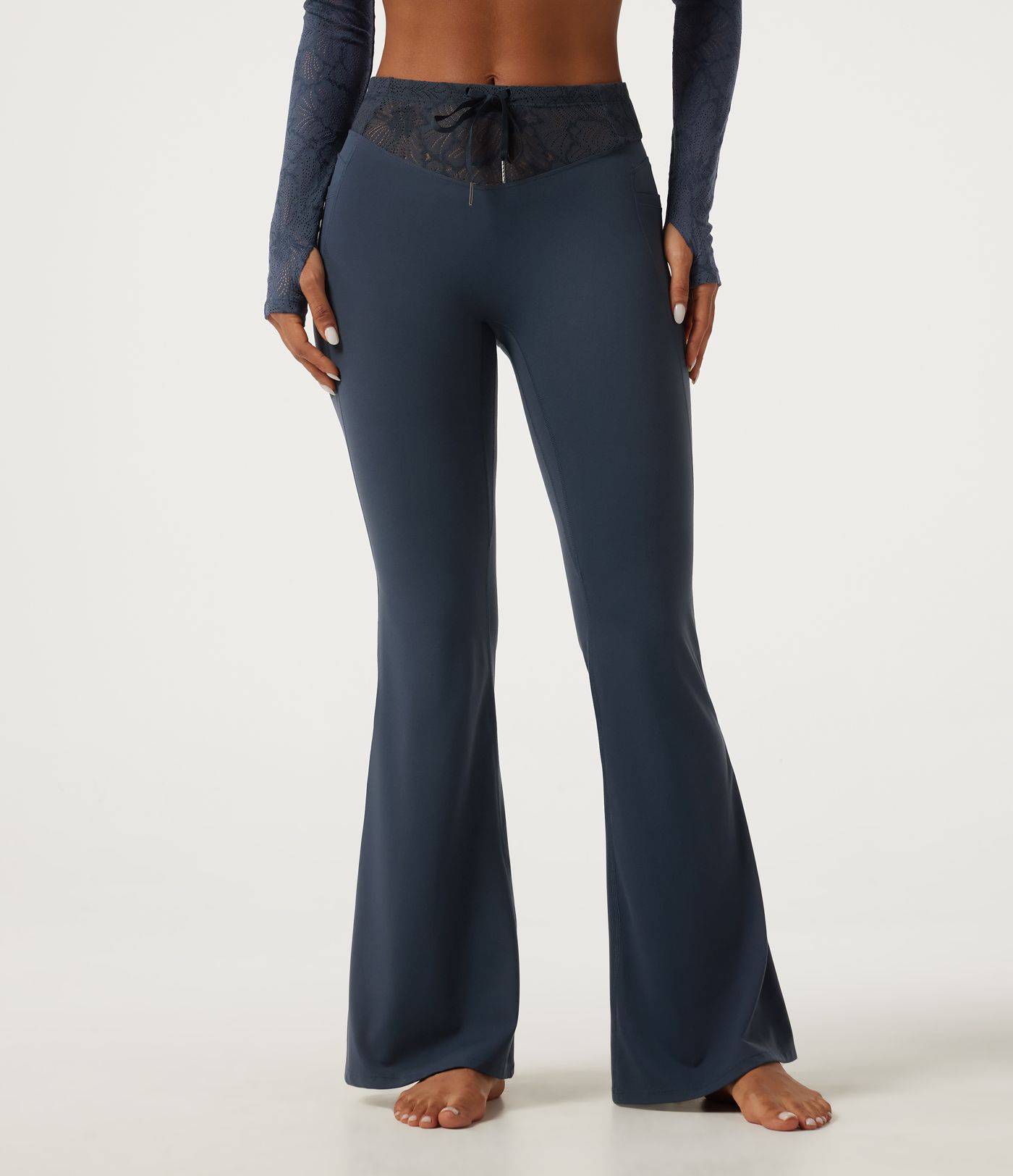 Legging de yoga flare Halara UltraSculpt™ taille mi-haute avec cordon de serrage, dentelle contrastante et poches