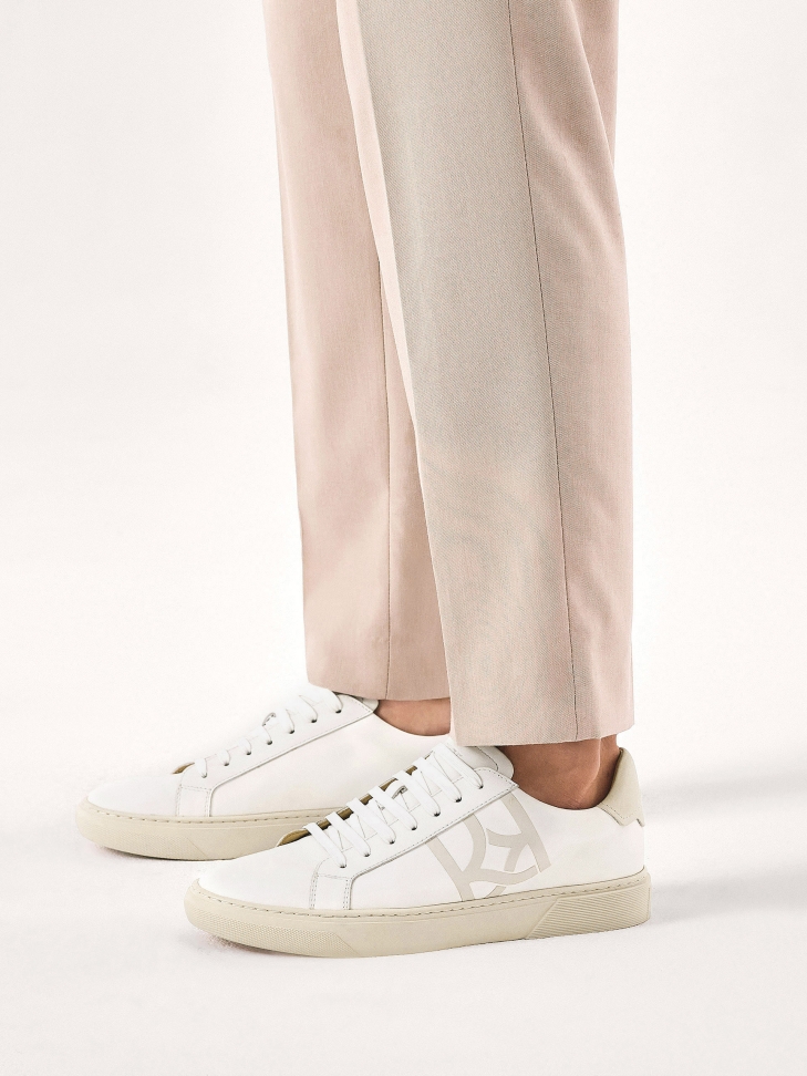 Comfortable men's sneakers with lace-up upper