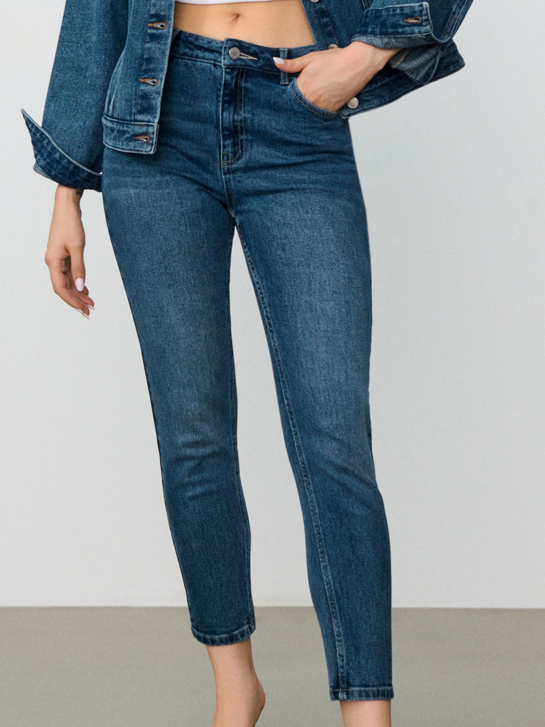 Spodnie jeansowe mom comfort fit