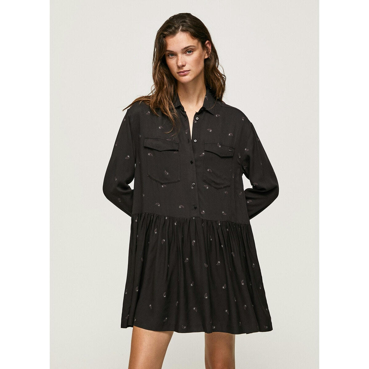 Robe chemise évasée, courte, manches longues