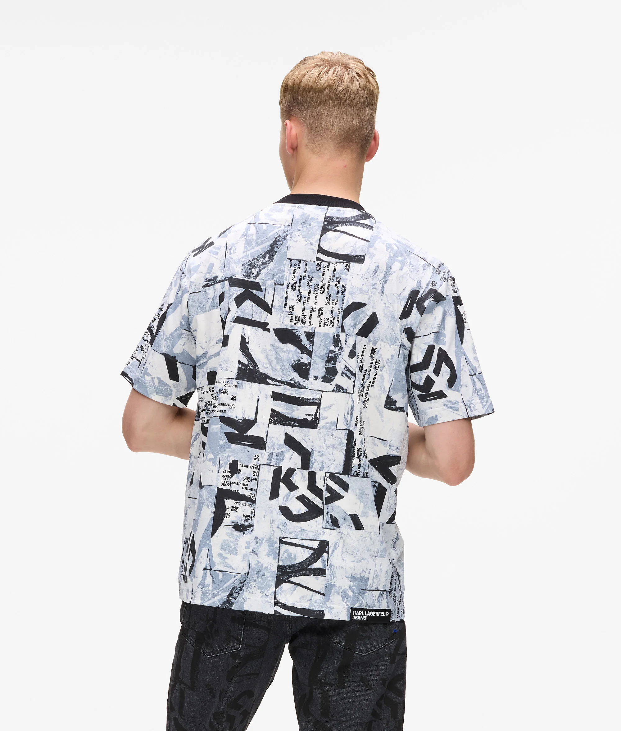 T-shirt décontracté avec Monogram sur l'ensemble