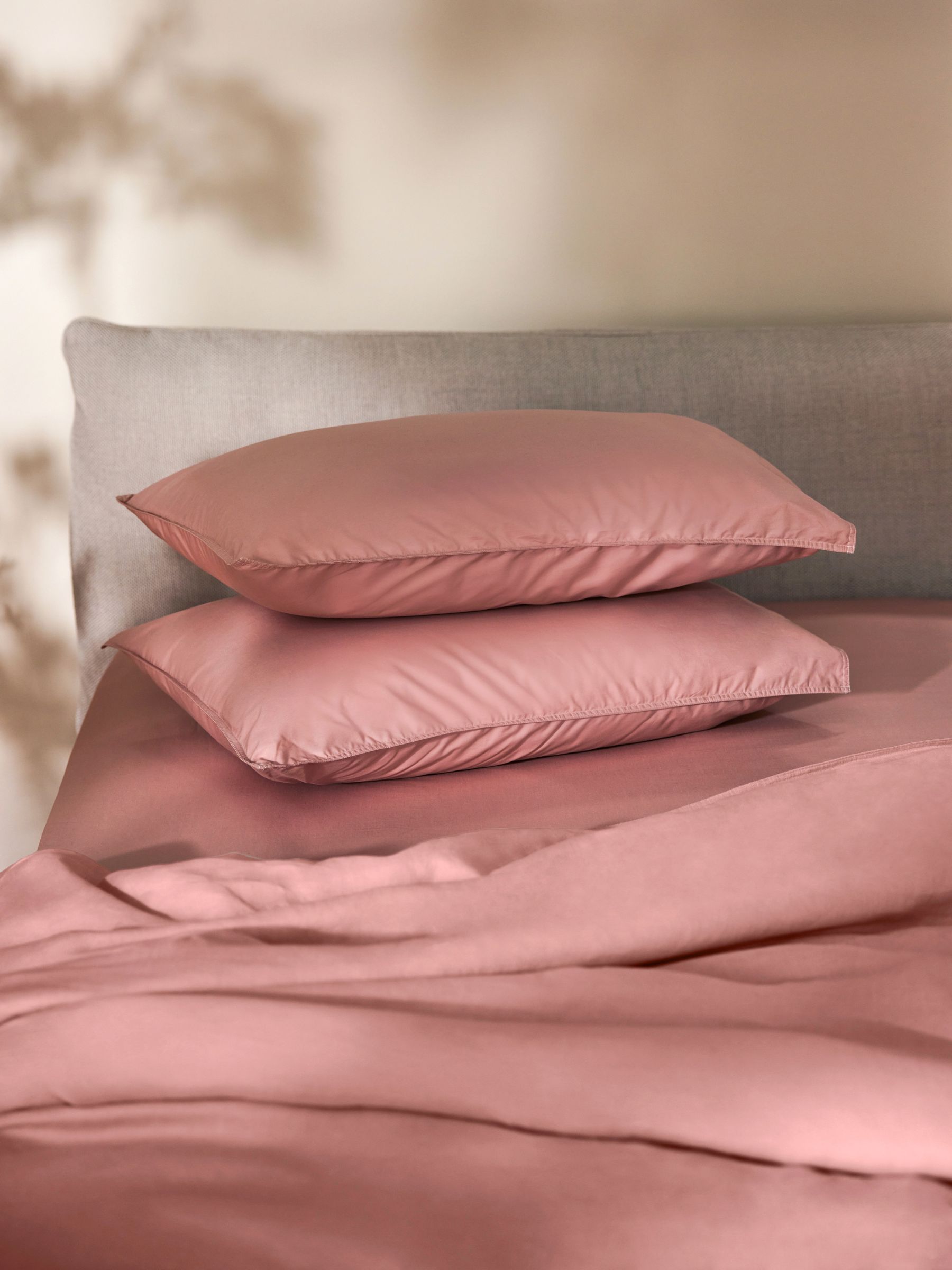 Set of 2 Cosy Washed Cotton Pillowcases in Dusty Rose