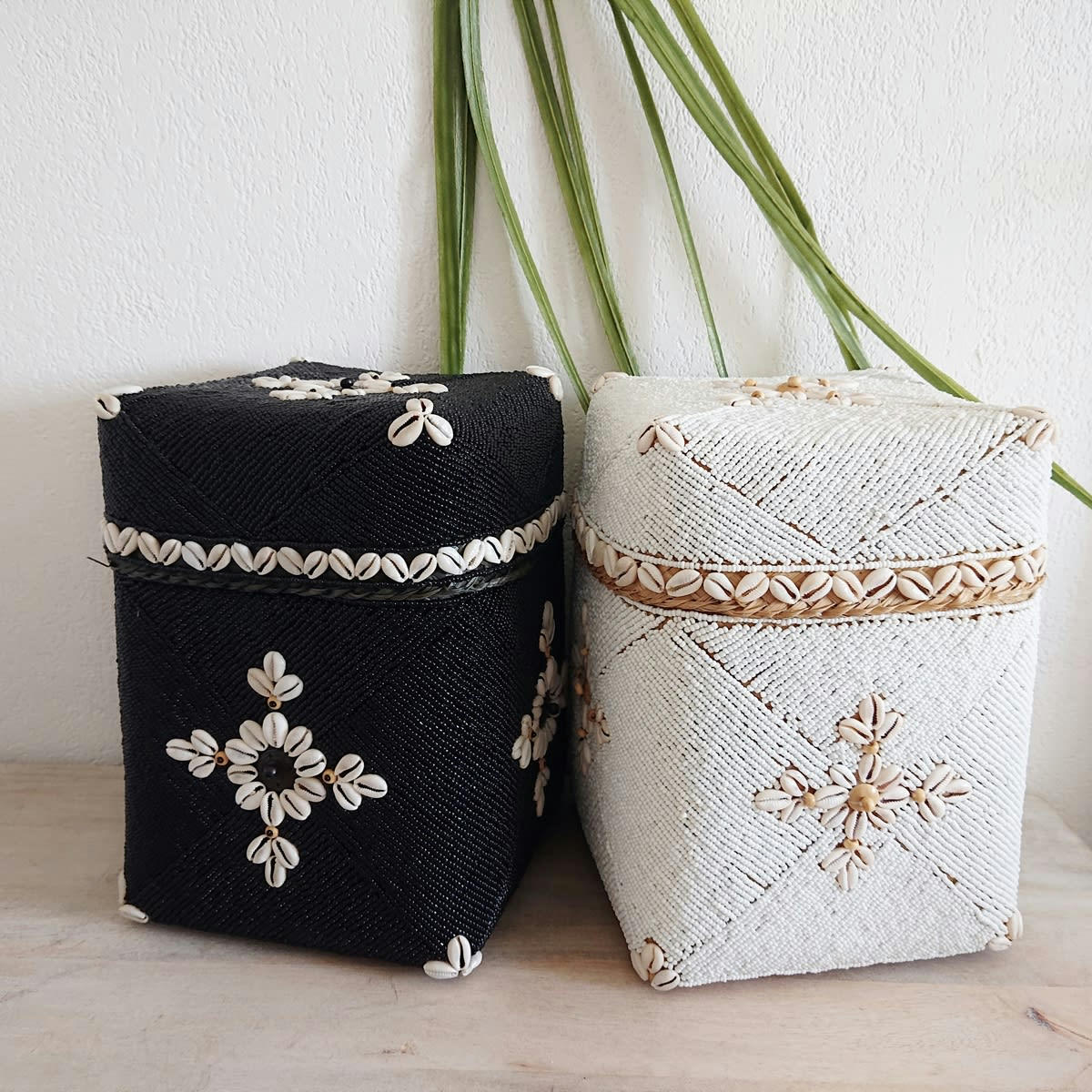 TUTTY - Boites décoratives en bambou, perles et coquillages, noir - Lot de 3