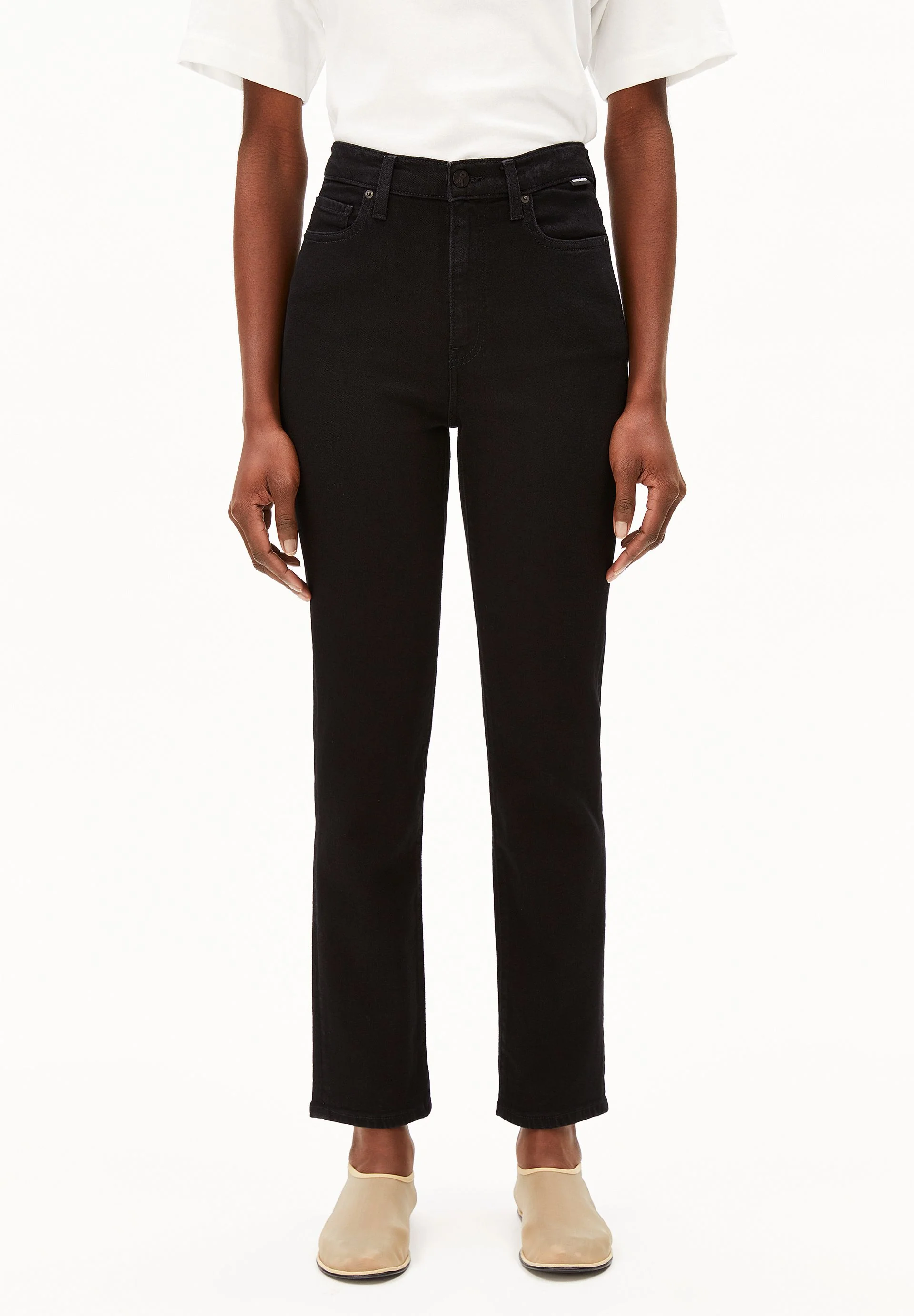 LEJAANI HIGH WAIST SLIM JEANS