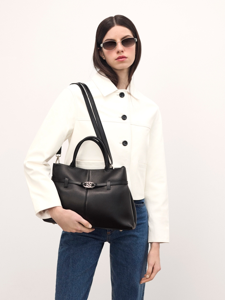 Elegant leather handbag