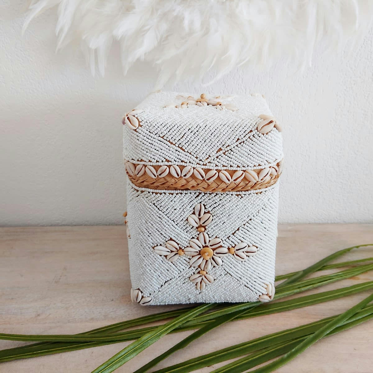 TUTTY - Boîte en bambou et coquillages, blanc H17 x L10 cm