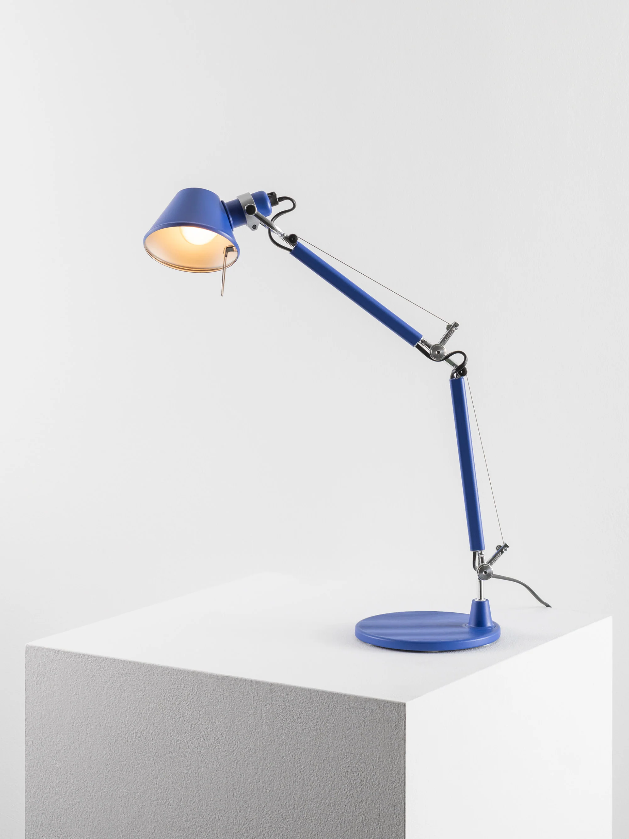 Verstellbare Schreibtischlampe Tolomeo Micro