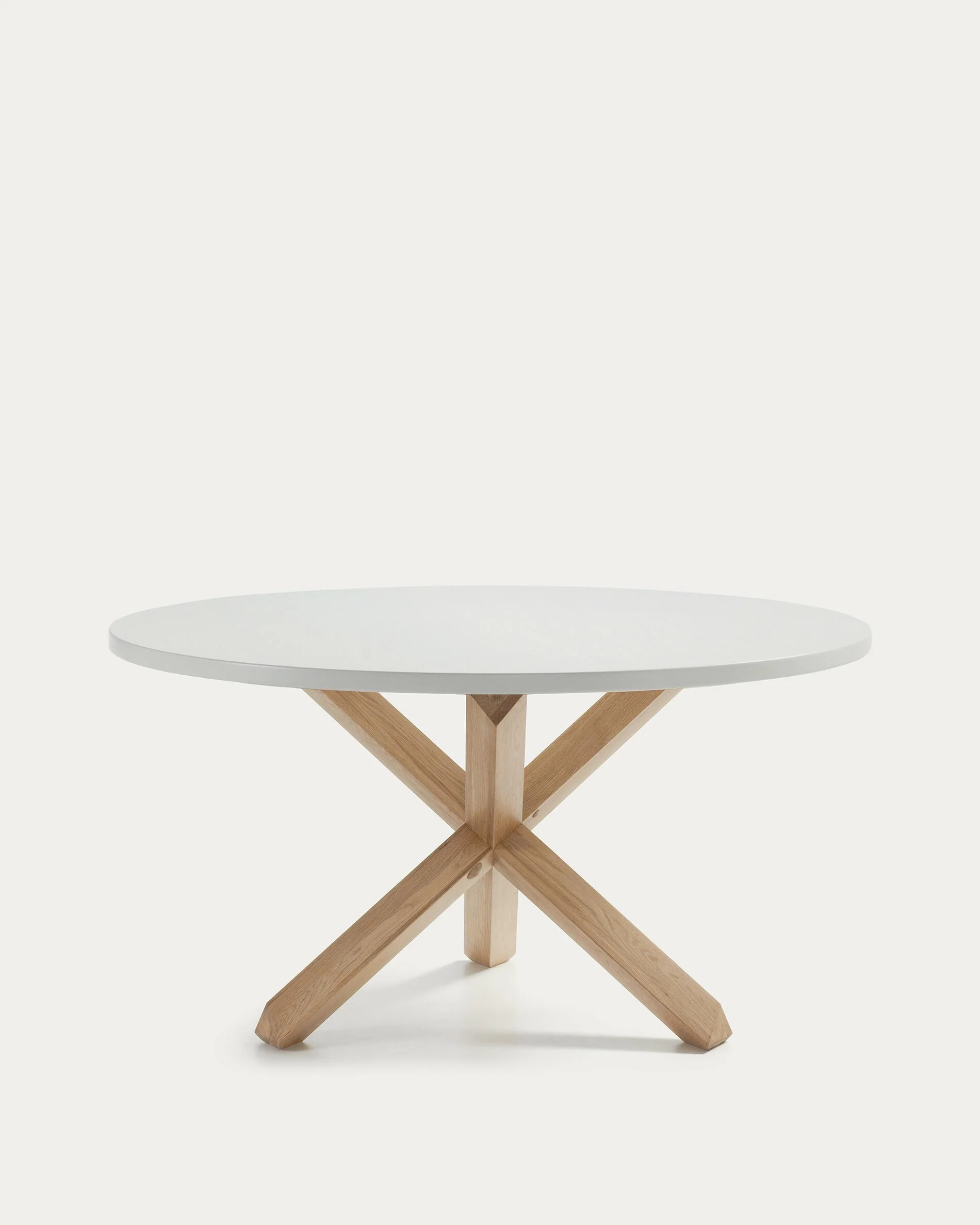 Lotus table in white with solid oak legs, Ø 135 cm