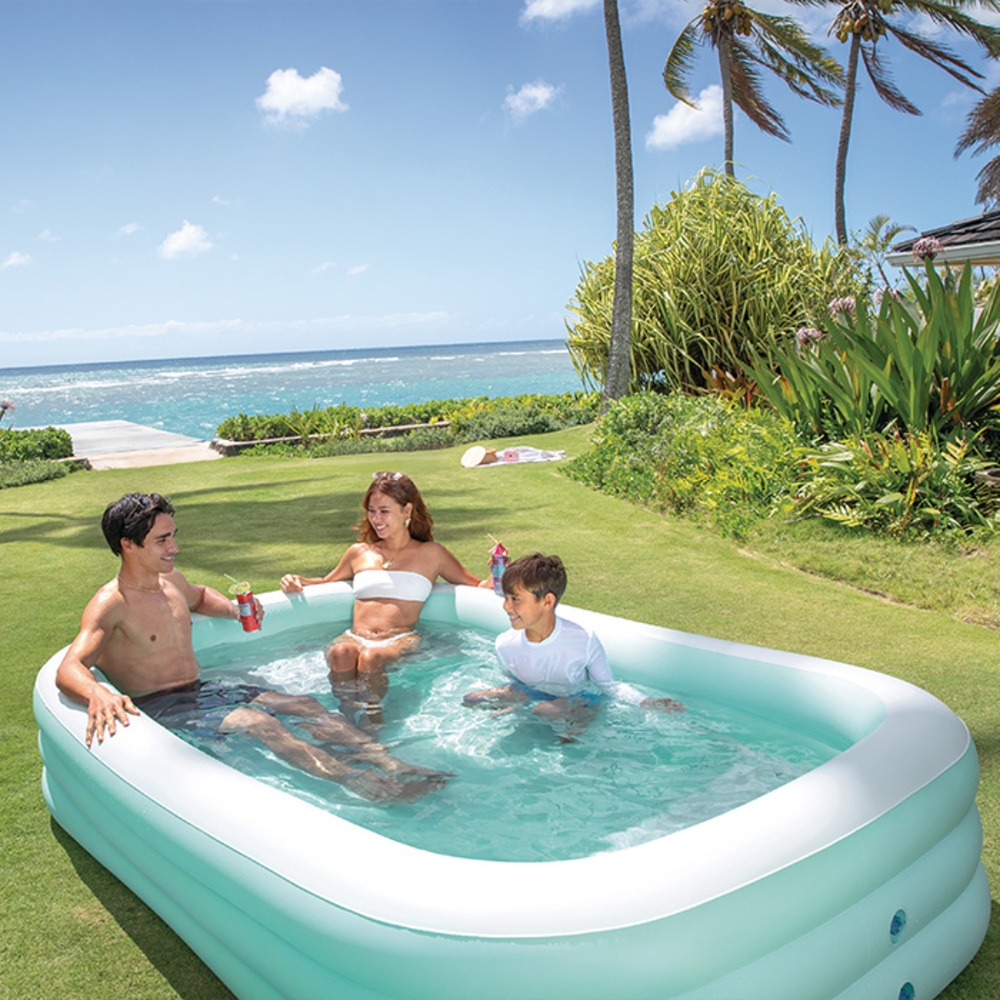 Petite piscine family avec bancs
