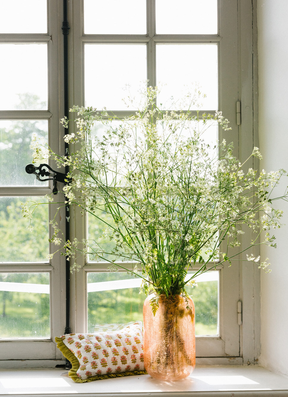 POCHETTE à MOTIF FLORAL AVEC VOLANTS FARAH MULTICOLORE