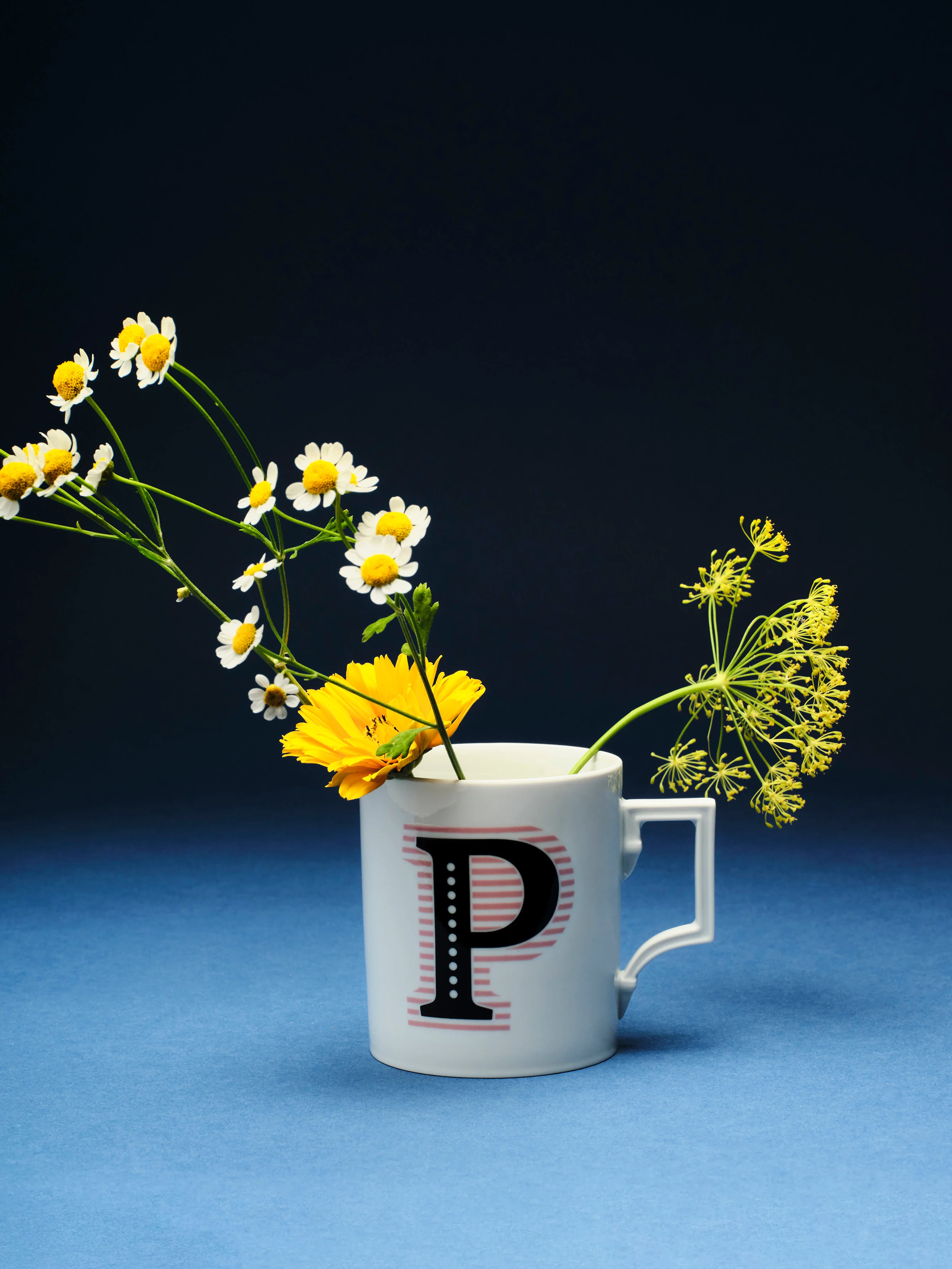 Westwing x MEISSEN, Handgefertigte Tasse Initials mit Dekor-Motiv