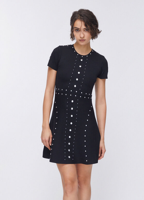 Abito in maglia con borchie