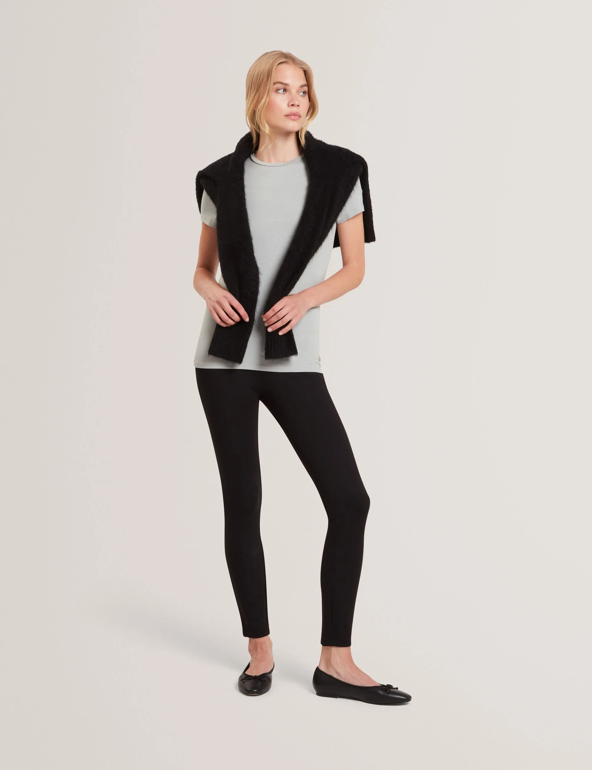 LARNAA | LIGHT GREY