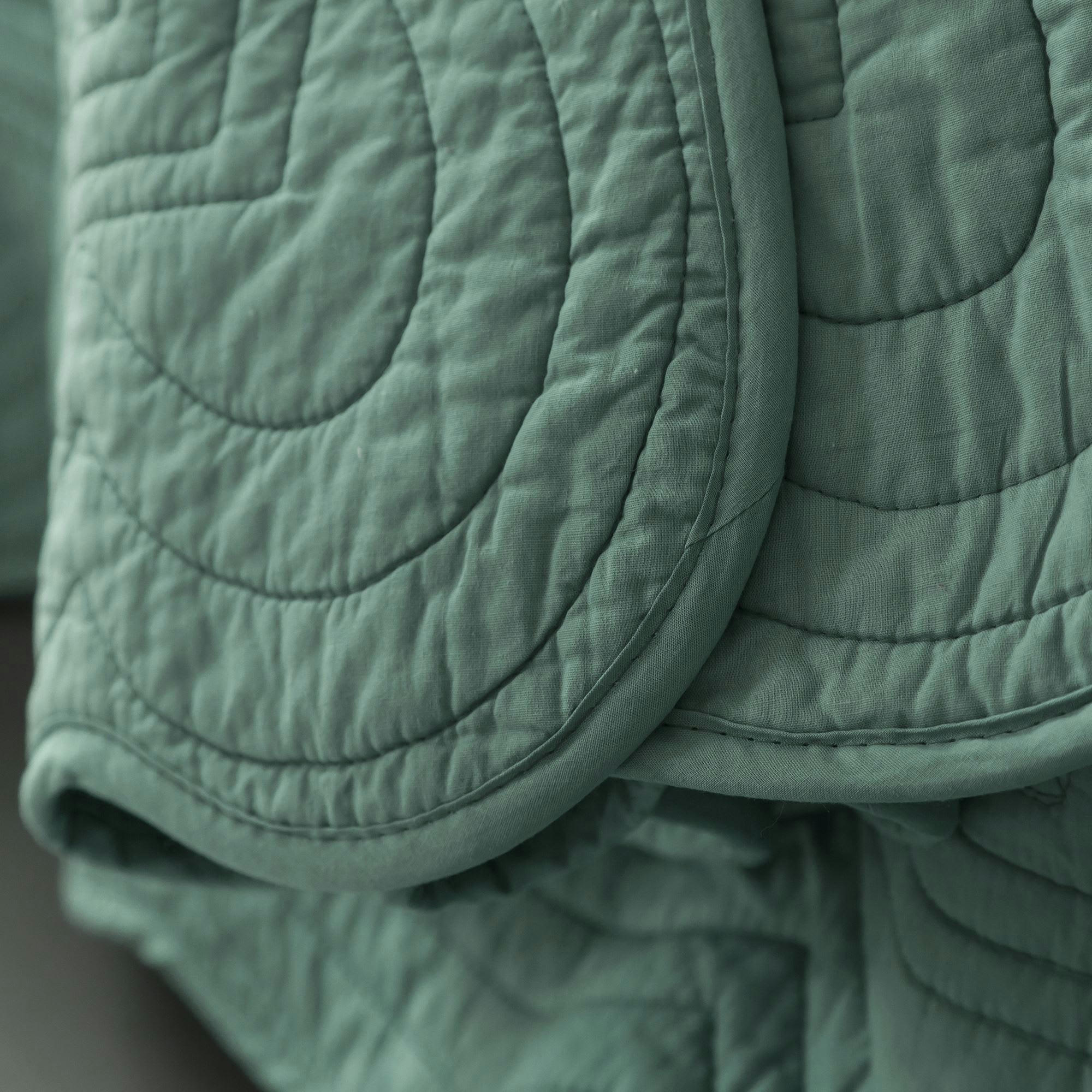 BAILLARGUES - Boutis 250x250 vert eucalyptus en coton 370 g/m²