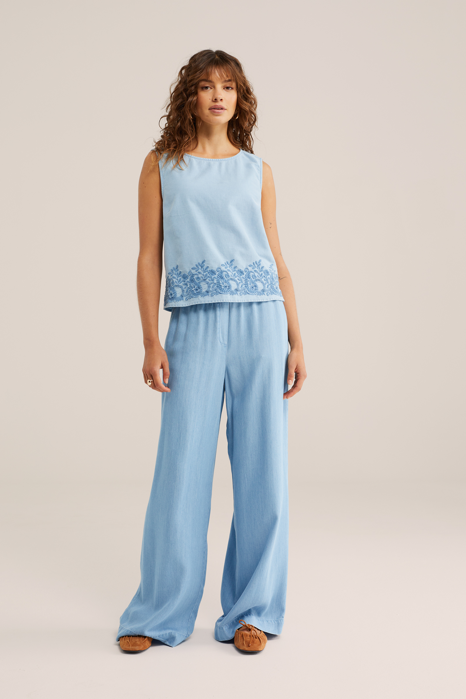 Dames denim top met embroideries