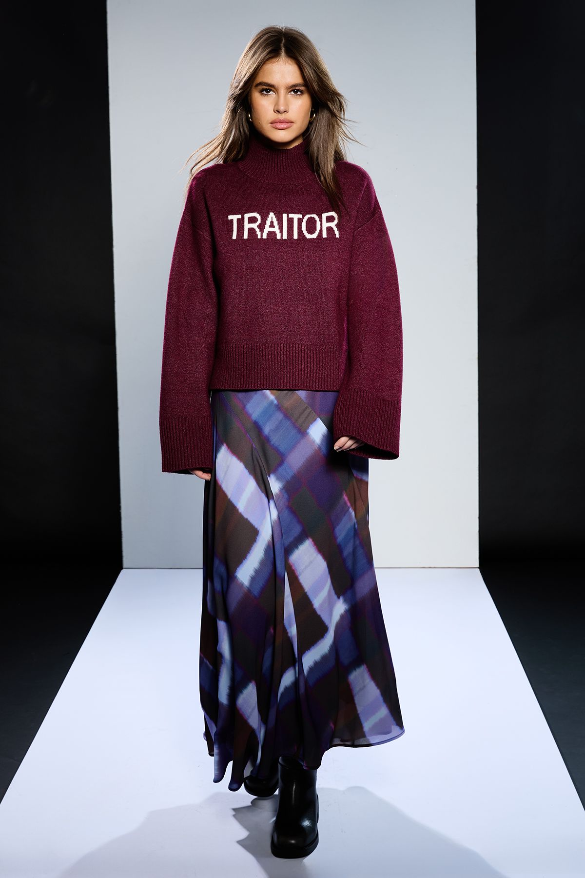RUNWAY 1.8.1.8 Runway 1.8.1.8 Traitor Slogan High Neck Jumper